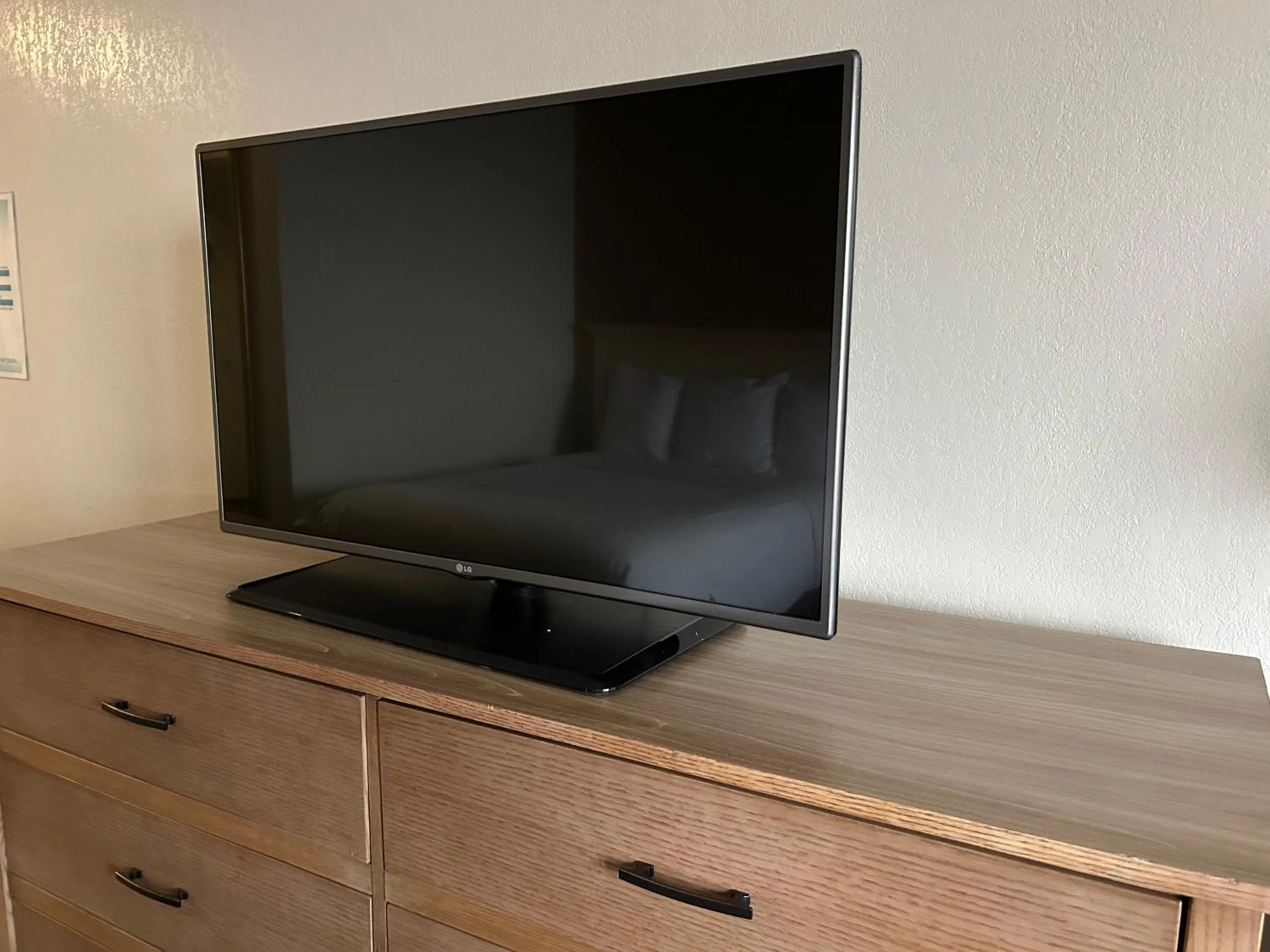 Hilltop Inn & Suites