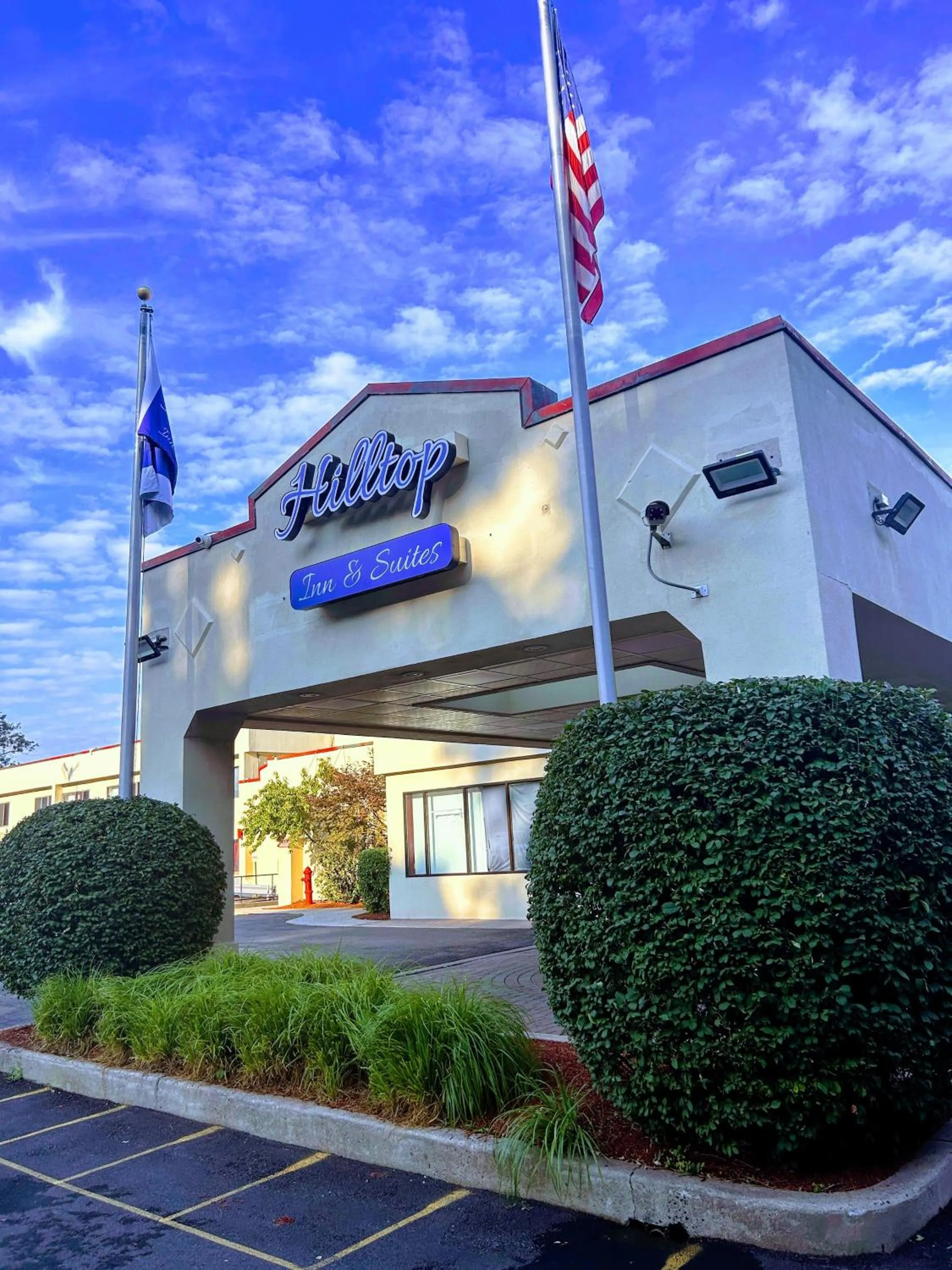 Hilltop Inn & Suites