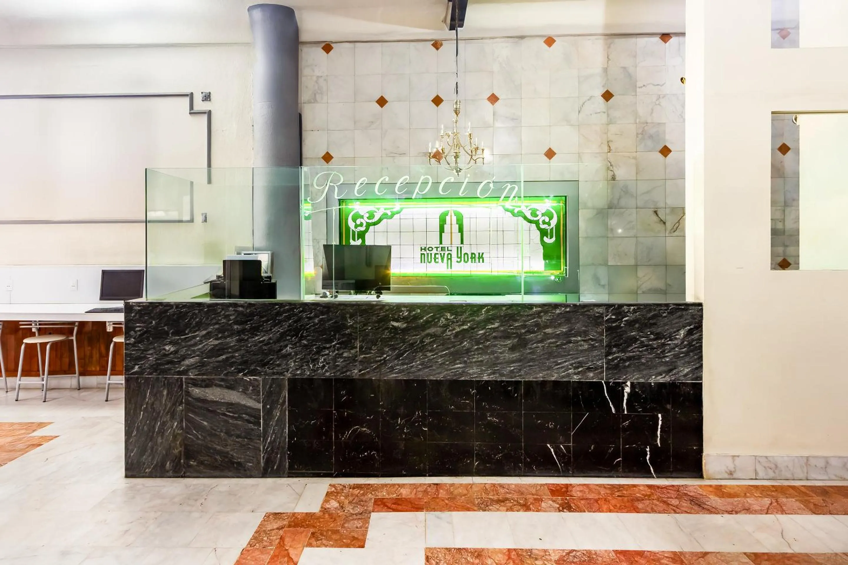 Lobby or reception in Capital O Nueva York, Guadalajara centro downtown