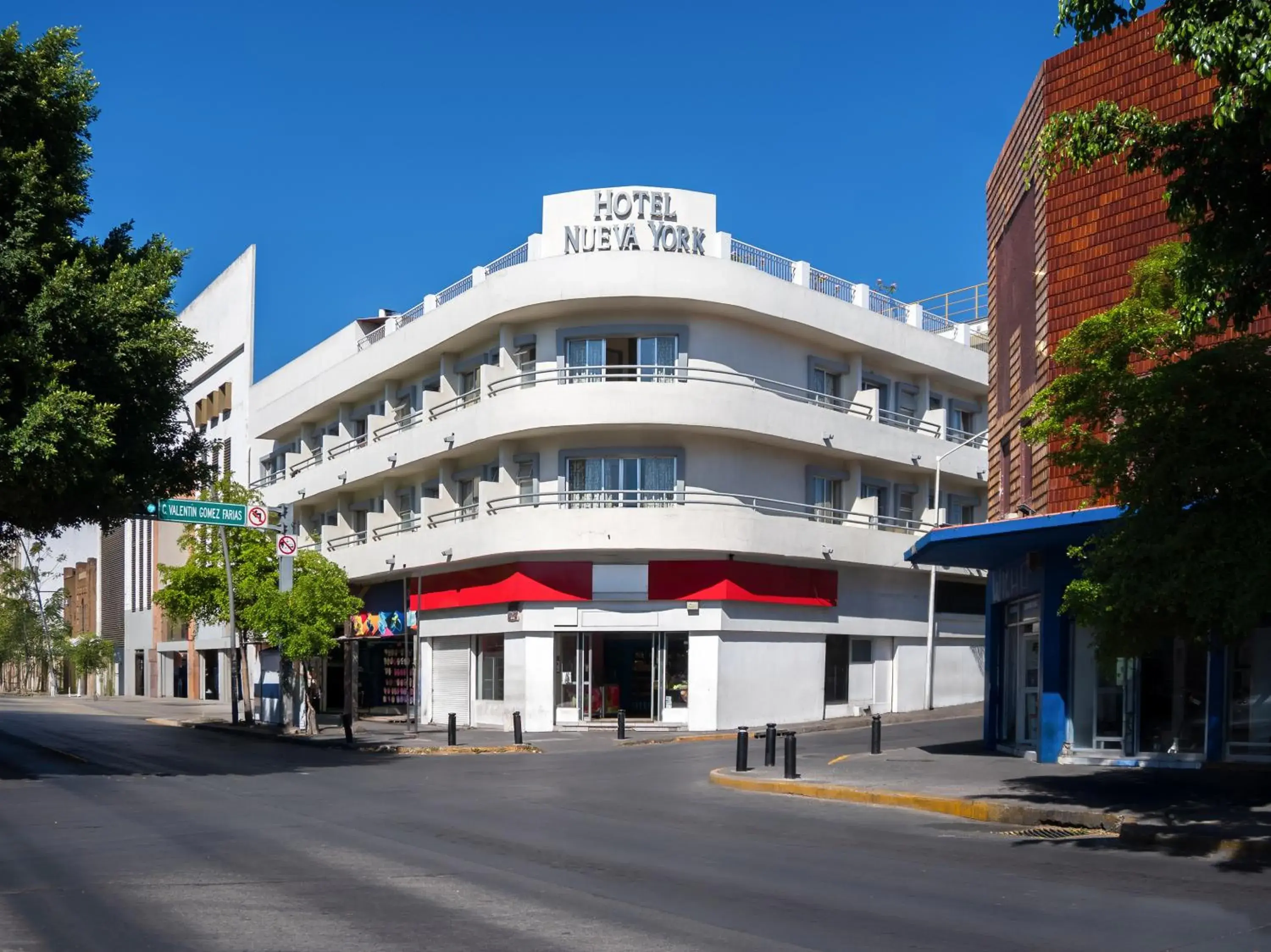 Property building in Capital O Nueva York, Guadalajara centro downtown Property building in Capital O Nueva York, Guadalajara centro downtown