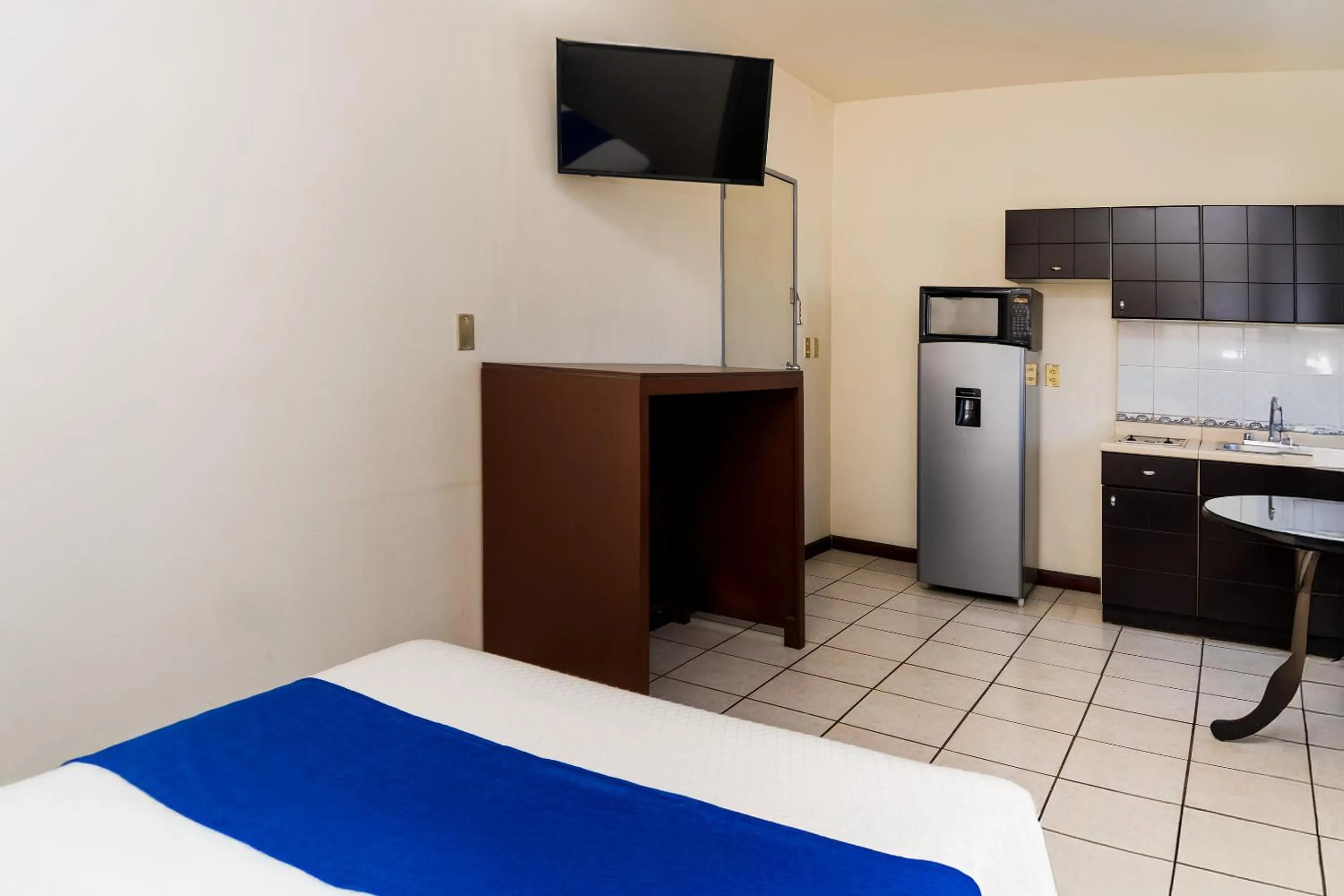 Bedroom, Bed in Capital O Nueva York, Guadalajara centro downtown