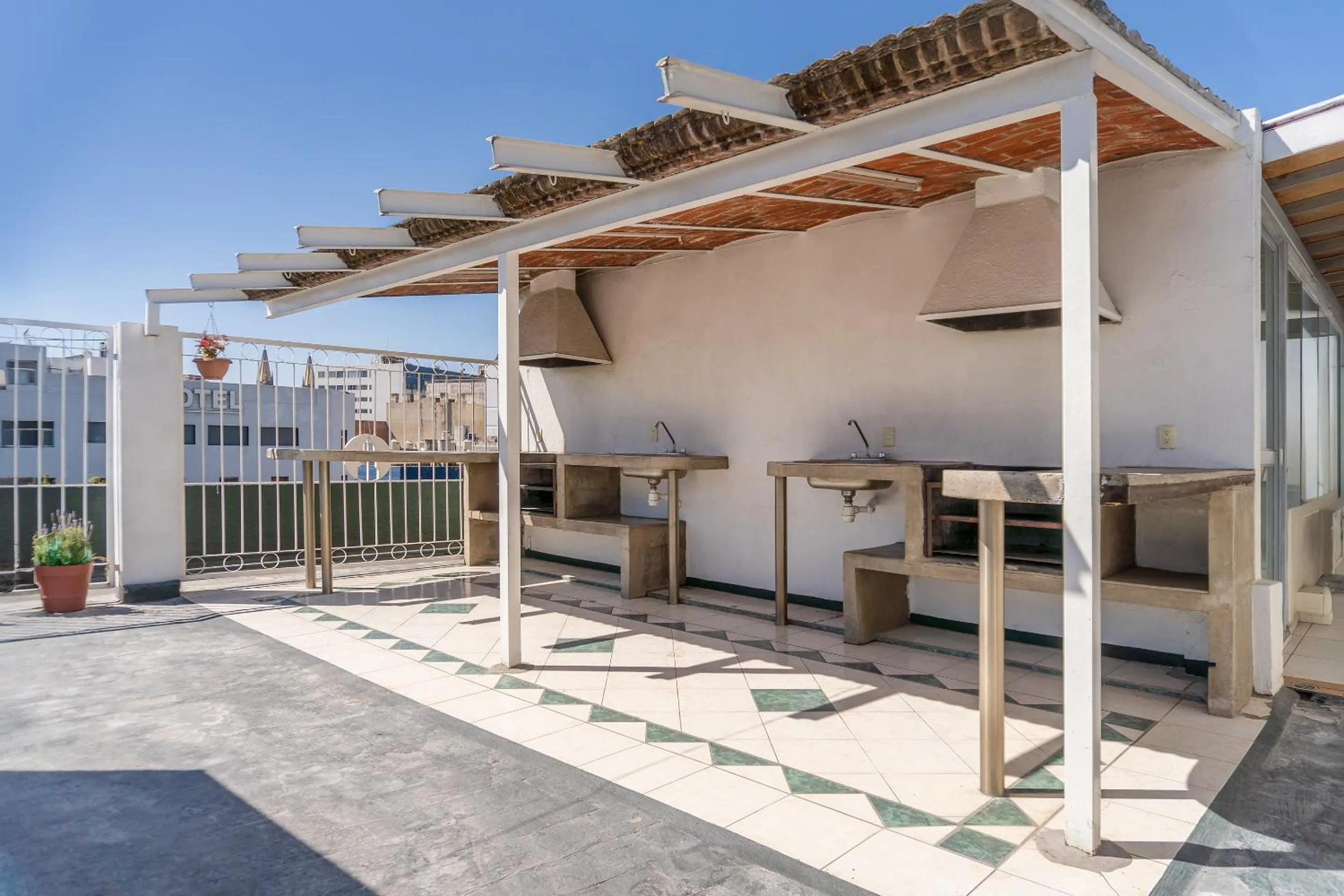 BBQ facilities in Capital O Nueva York, Guadalajara centro downtown