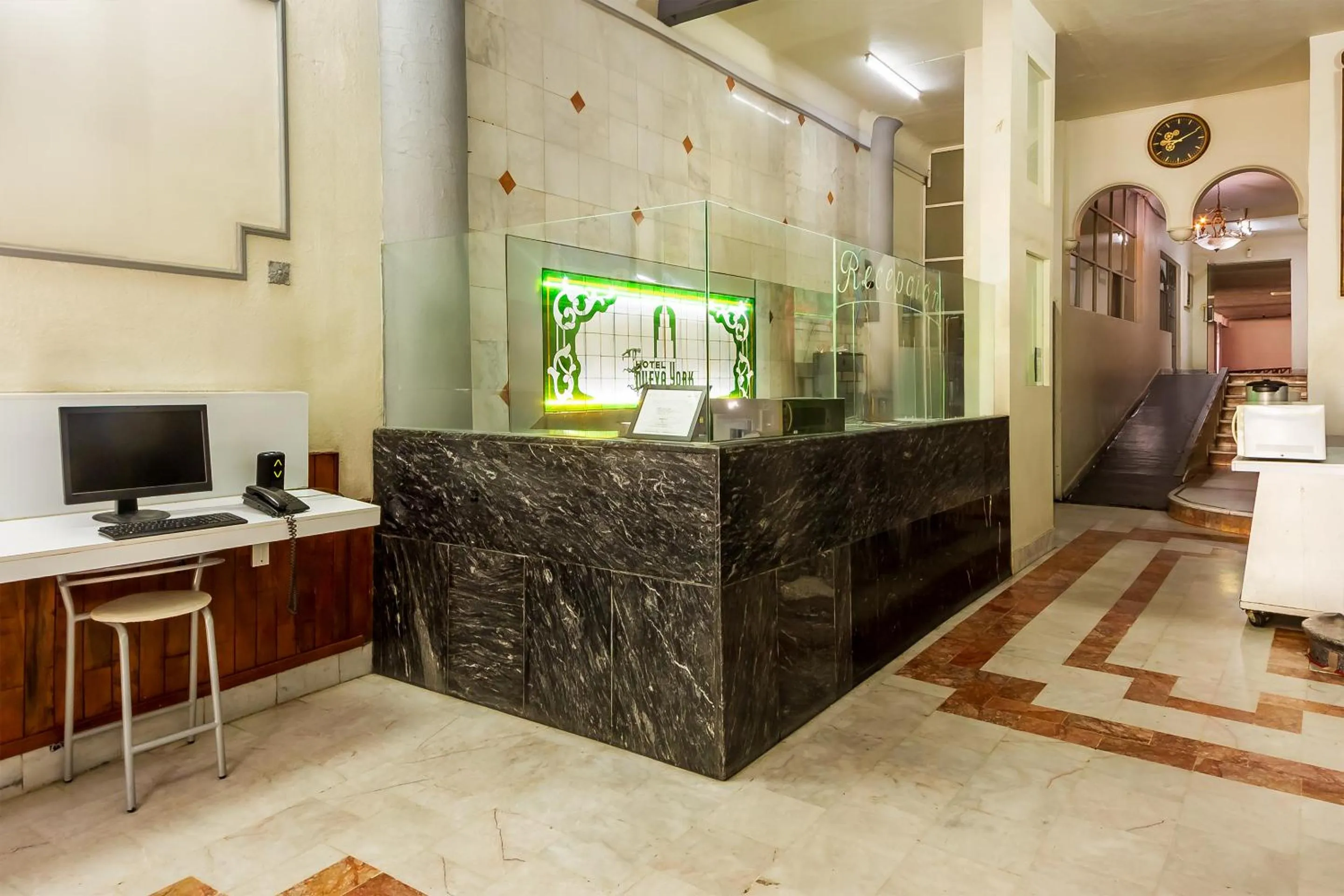 Lobby or reception in Capital O Nueva York, Guadalajara centro downtown