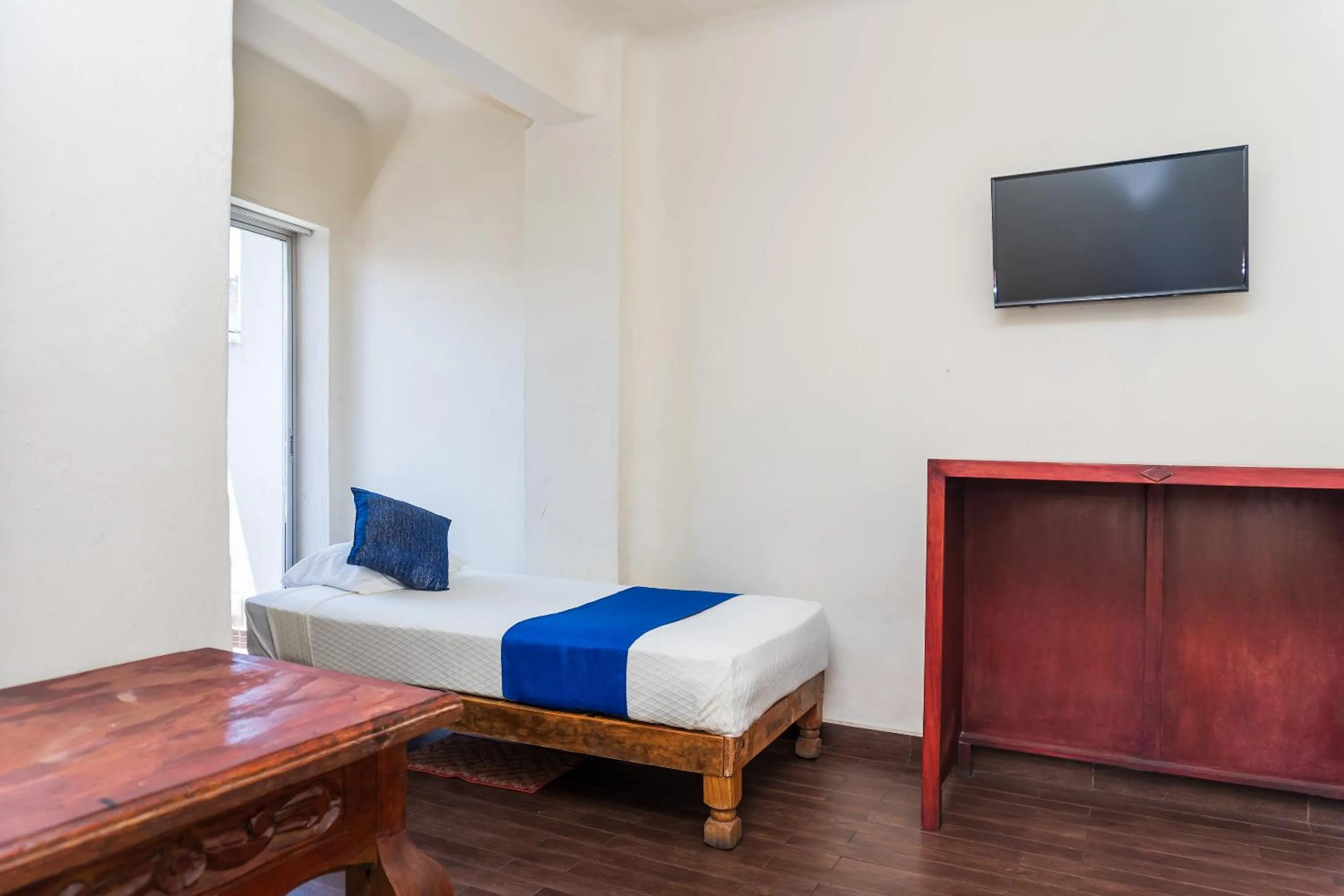 Bedroom, Bed in Capital O Nueva York, Guadalajara centro downtown