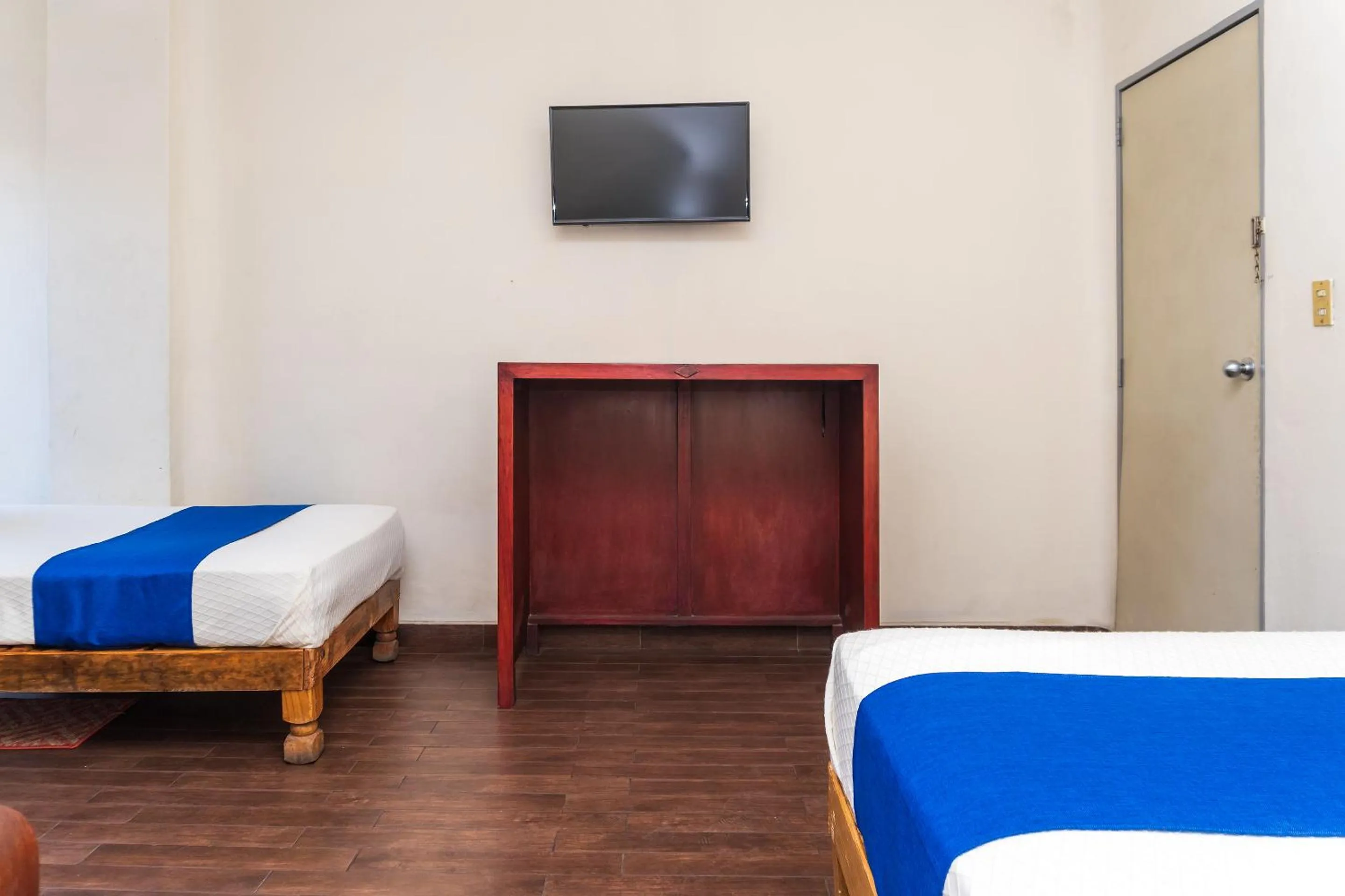 Bedroom, Bed in Capital O Nueva York, Guadalajara centro downtown