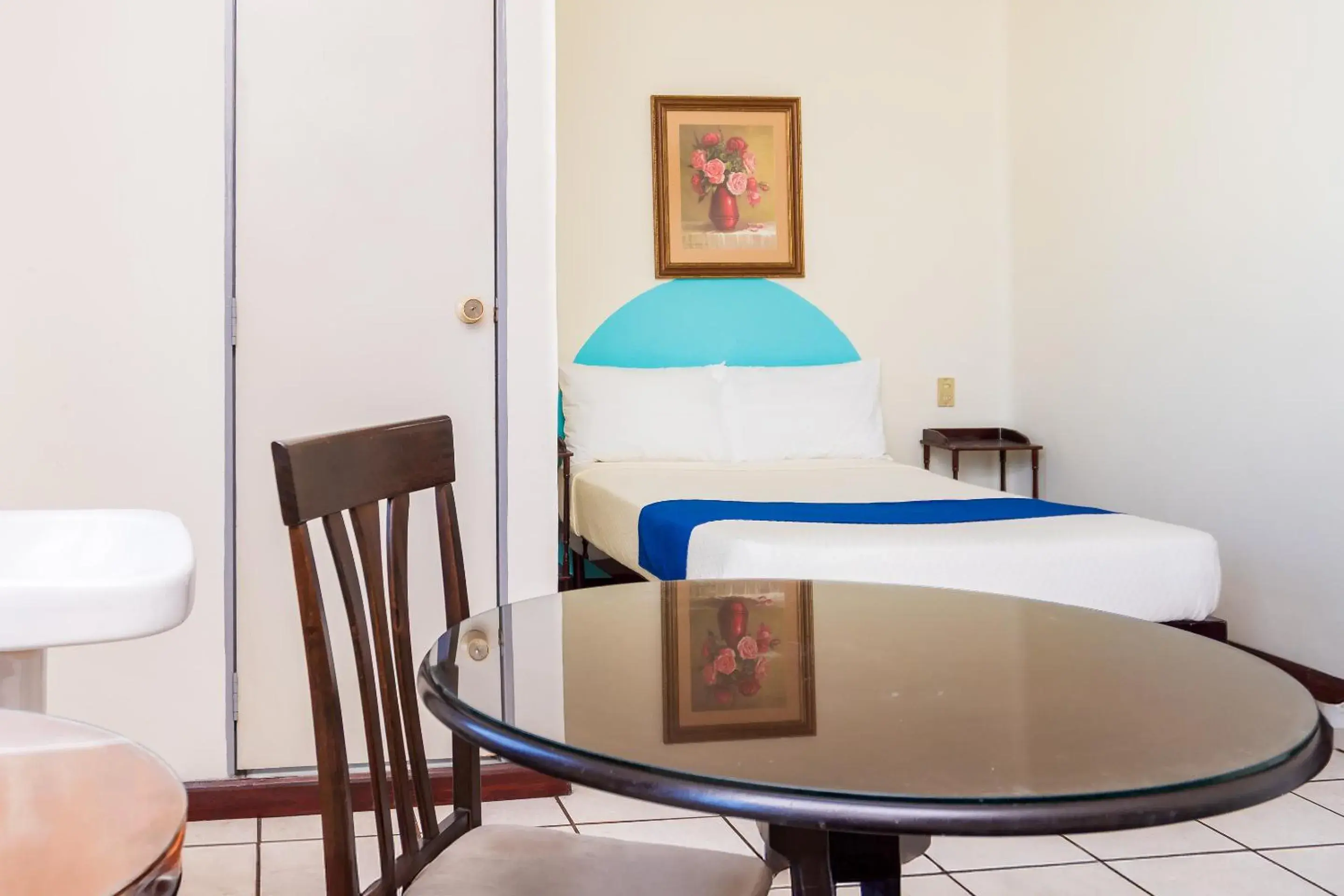 Bedroom in Capital O Nueva York, Guadalajara centro downtown Bedroom in Capital O Nueva York, Guadalajara centro downtown