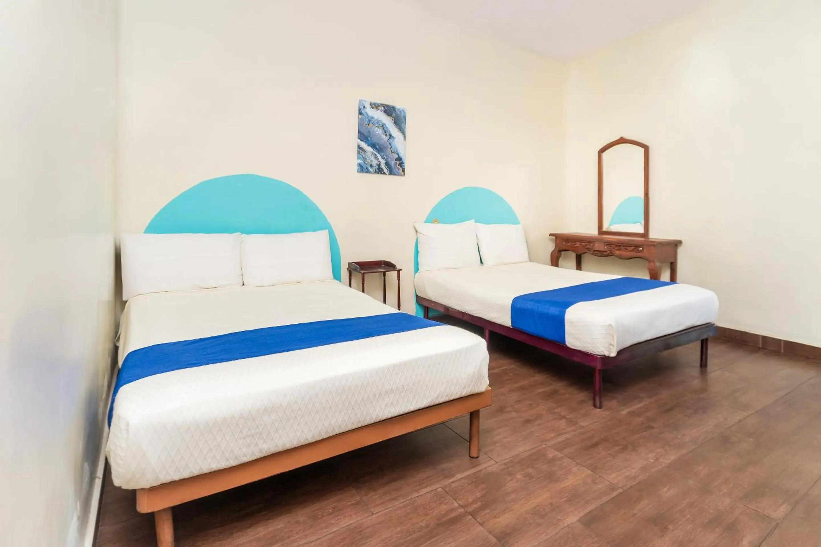 Bedroom, Bed in Capital O Nueva York, Guadalajara centro downtown Bedroom, Bed in Capital O Nueva York, Guadalajara centro downtown