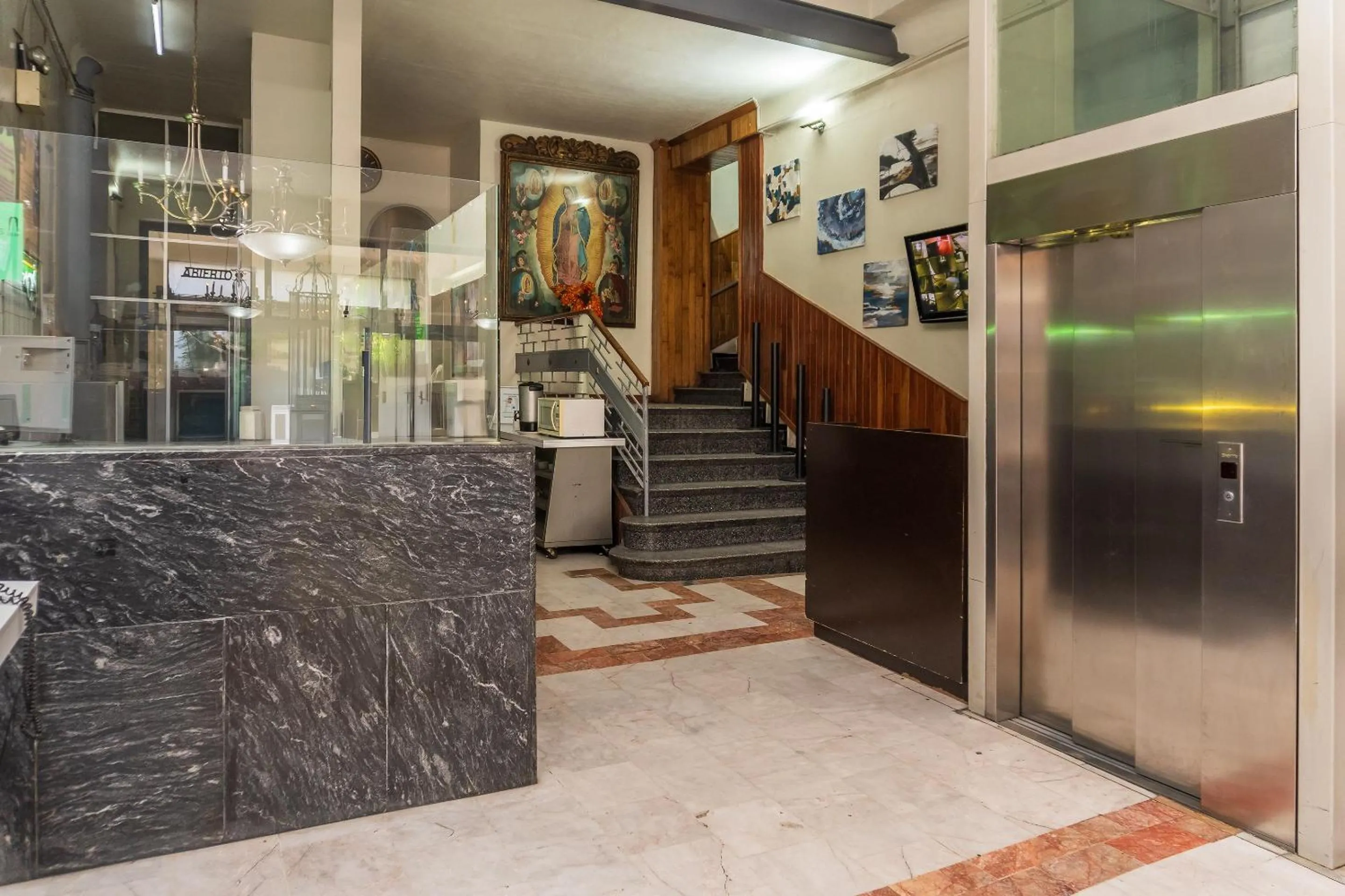 elevator in Capital O Nueva York, Guadalajara centro downtown