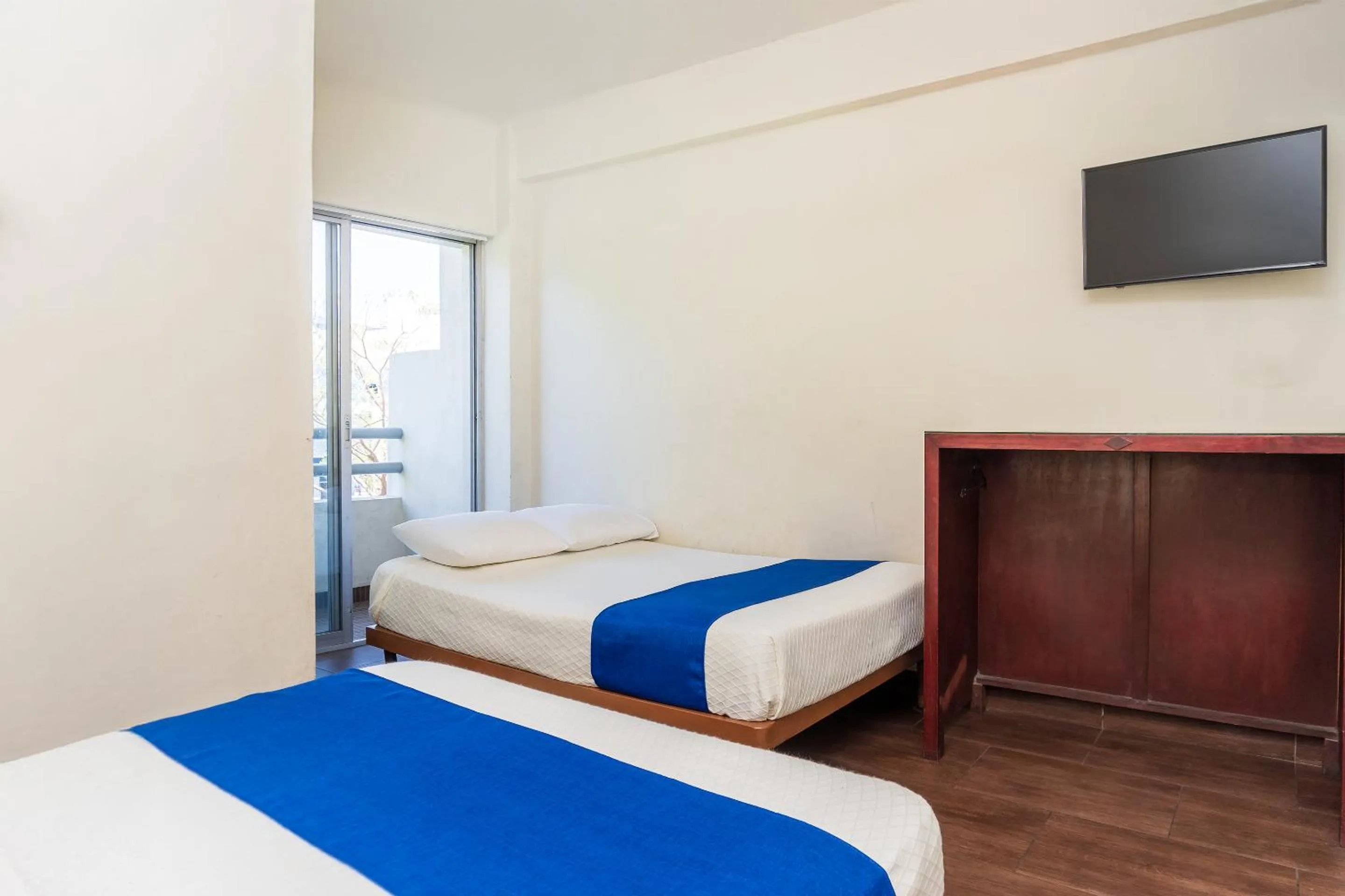 Bedroom, Bed in Capital O Nueva York, Guadalajara centro downtown