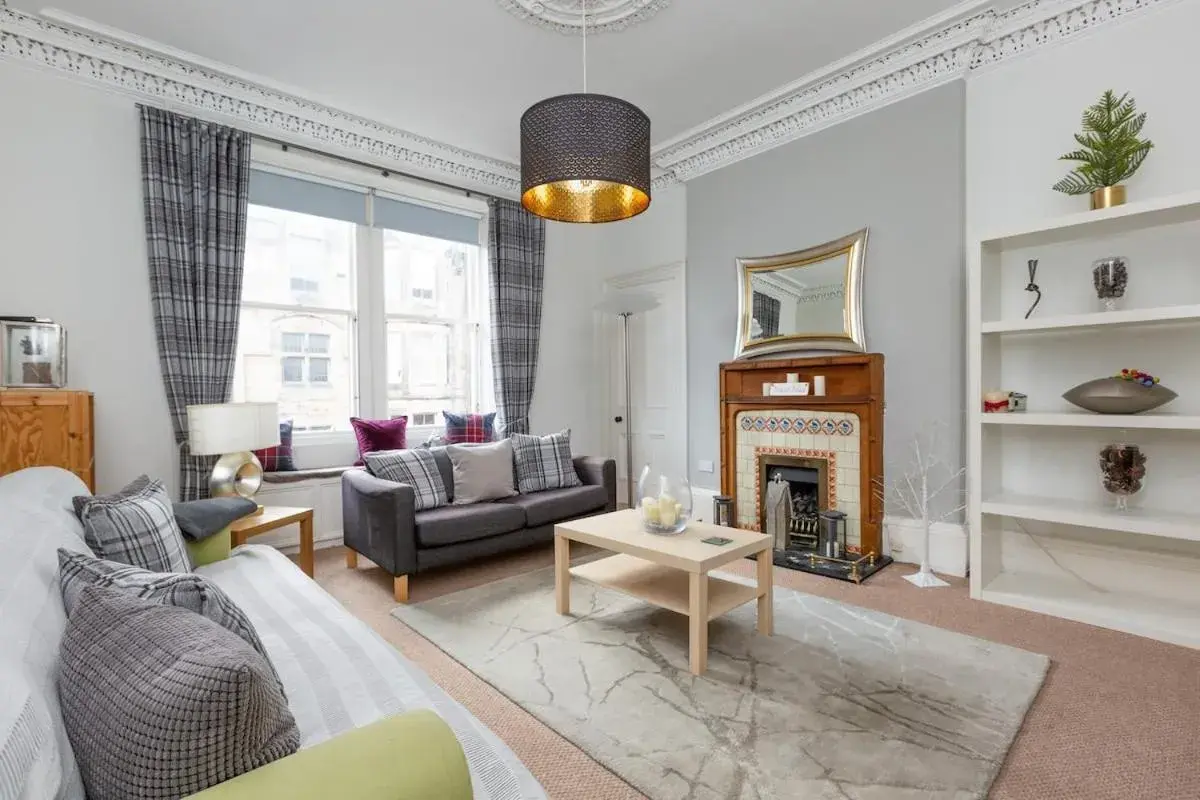 Spacious 3 bed home in Marchmont Spacious 3 bed home in Marchmont