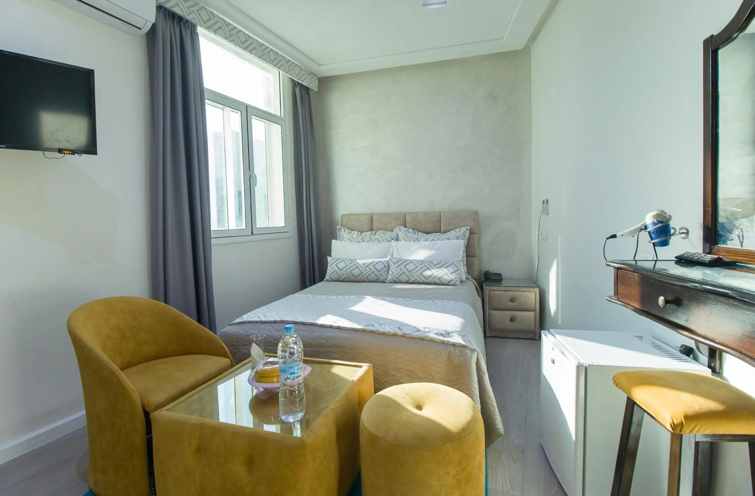 Photo of the whole room, Bed in Mamora Bay