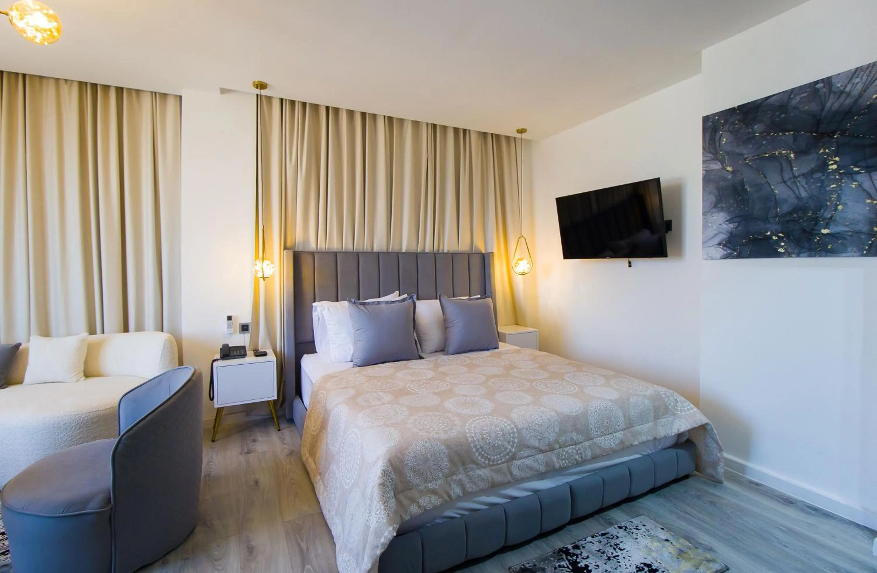 Photo of the whole room, Bed in Mamora Bay