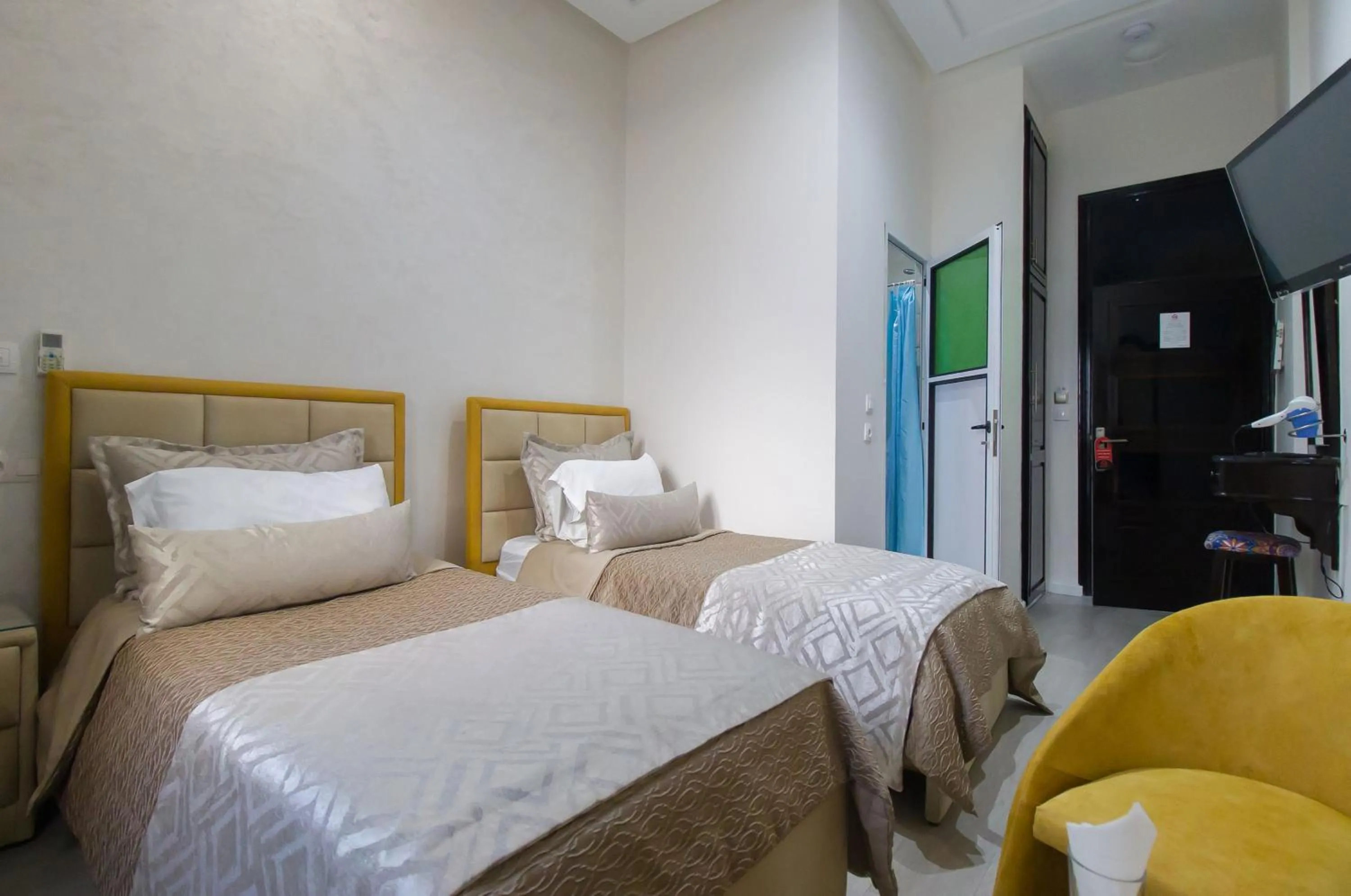 Photo of the whole room, Bed in Mamora Bay