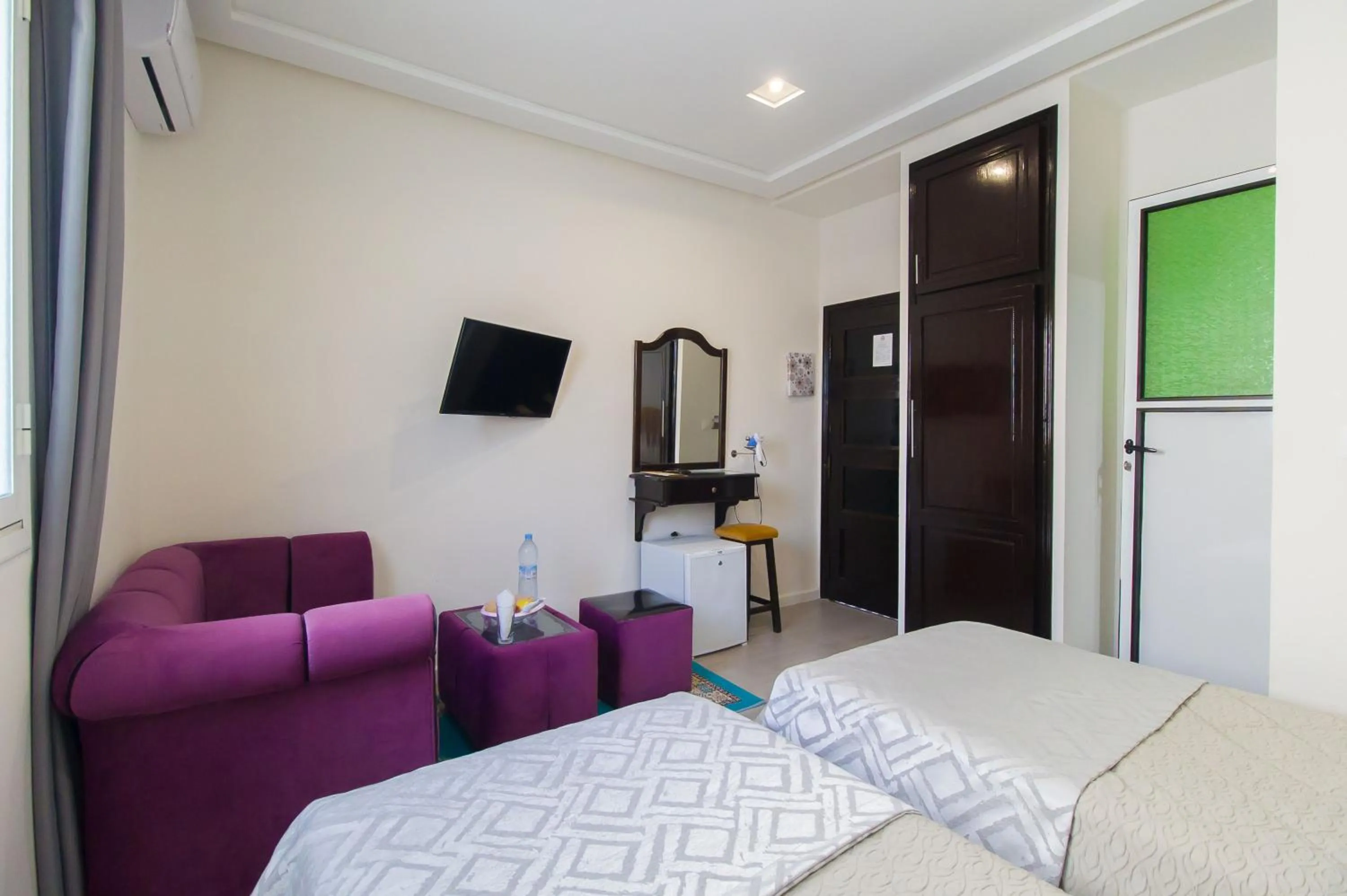 Photo of the whole room, Bed in Mamora Bay