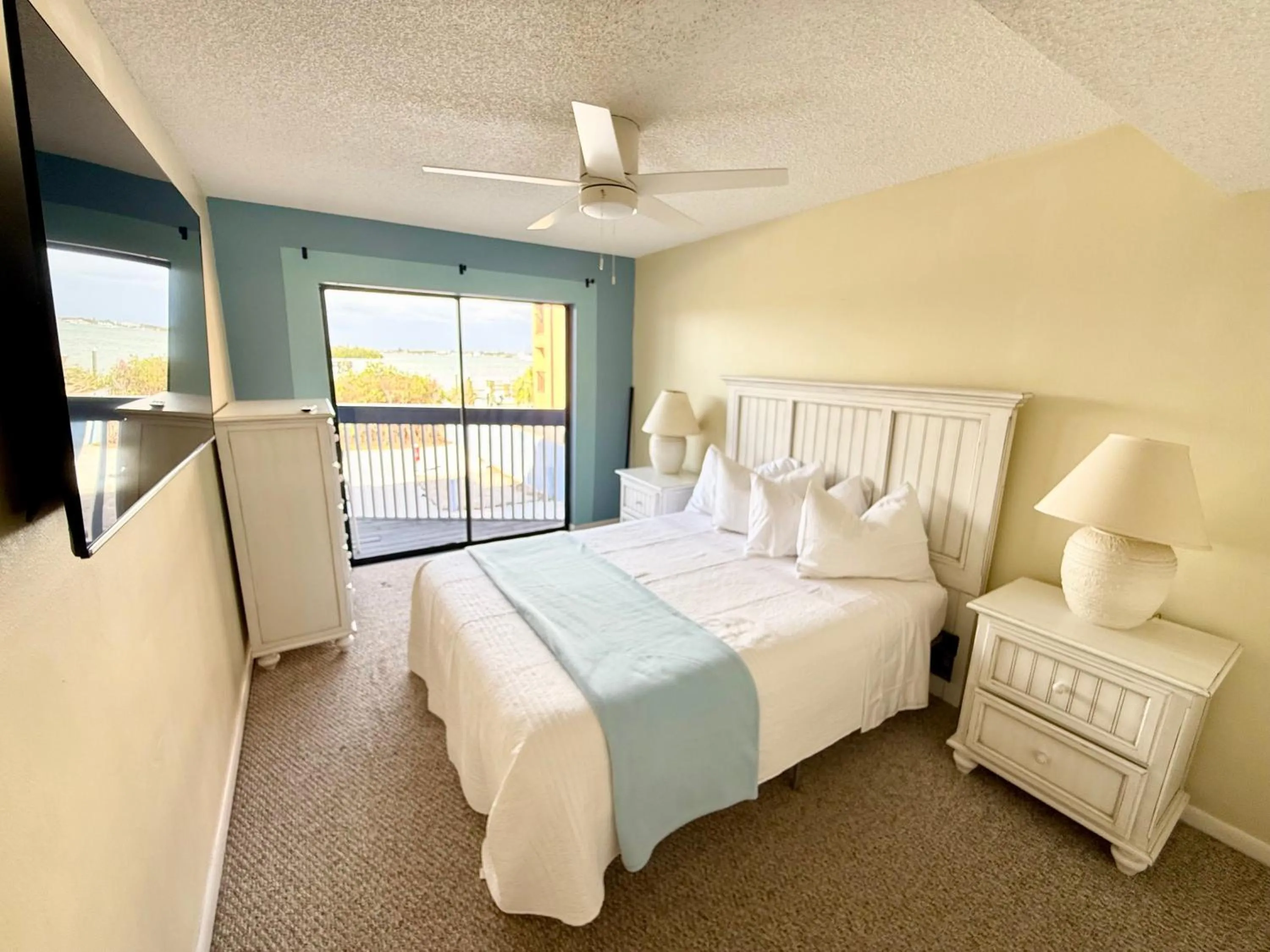 Two-Bedroom Apartment with Ocean View in Chadwick Cove Marina
