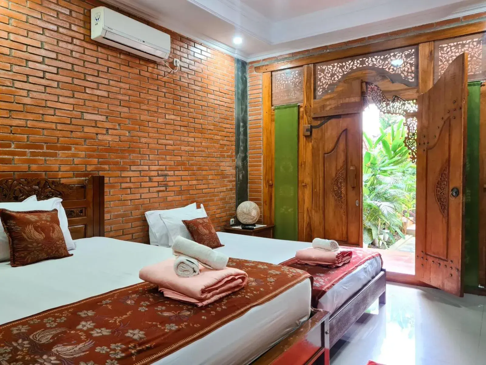 Ndalem Suryo Saptono Guest House Ndalem Suryo Saptono Guest House