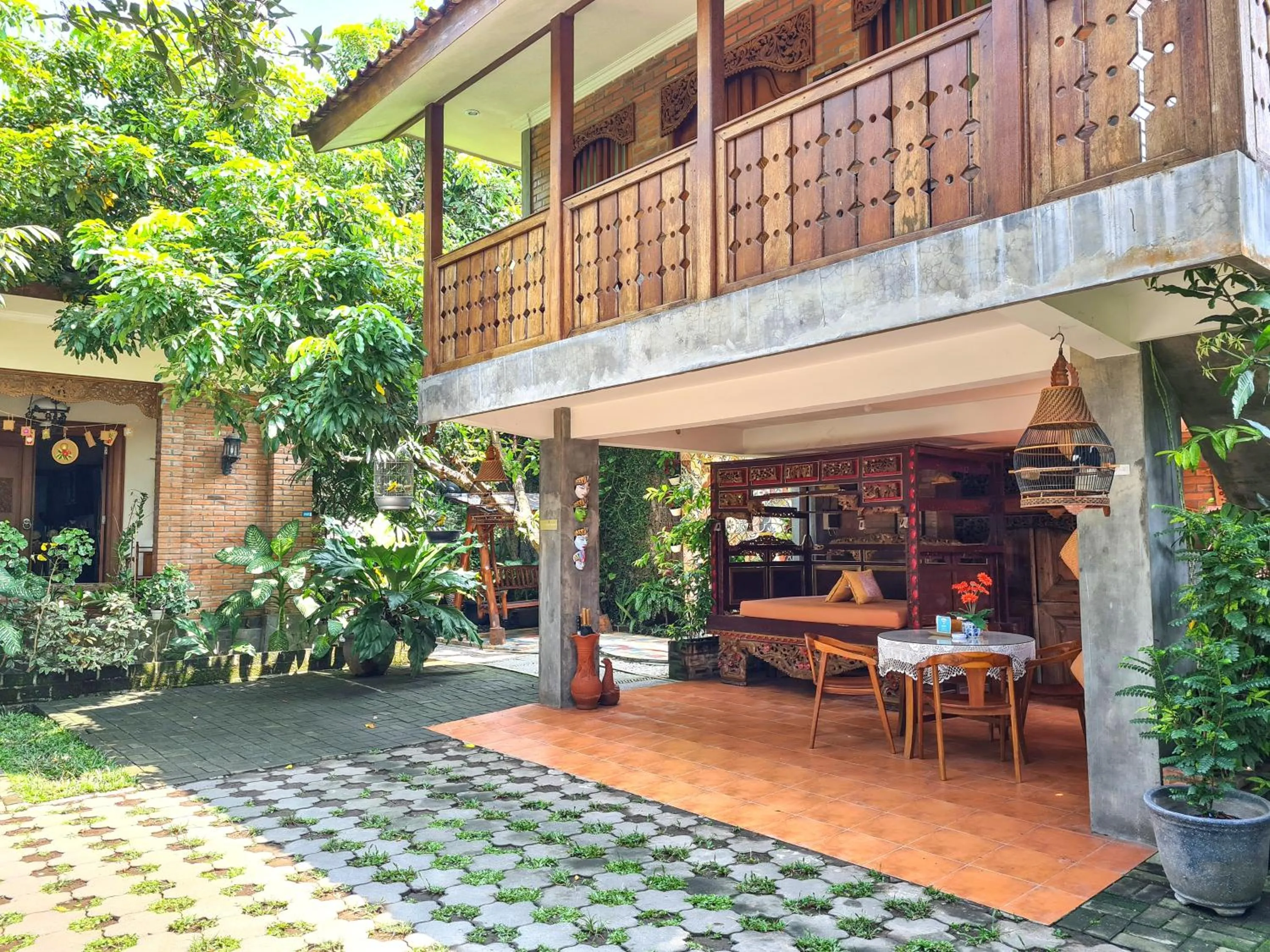Property building in Ndalem Suryo Saptono Guest House