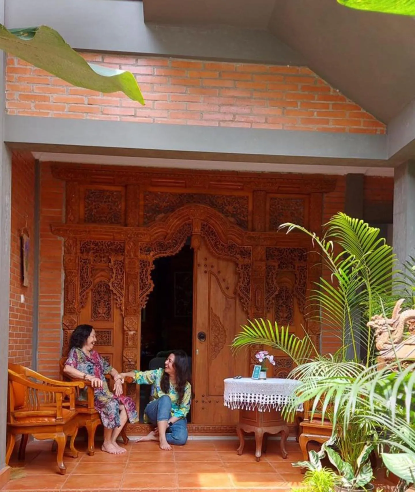Seating area in Ndalem Suryo Saptono Guest House
