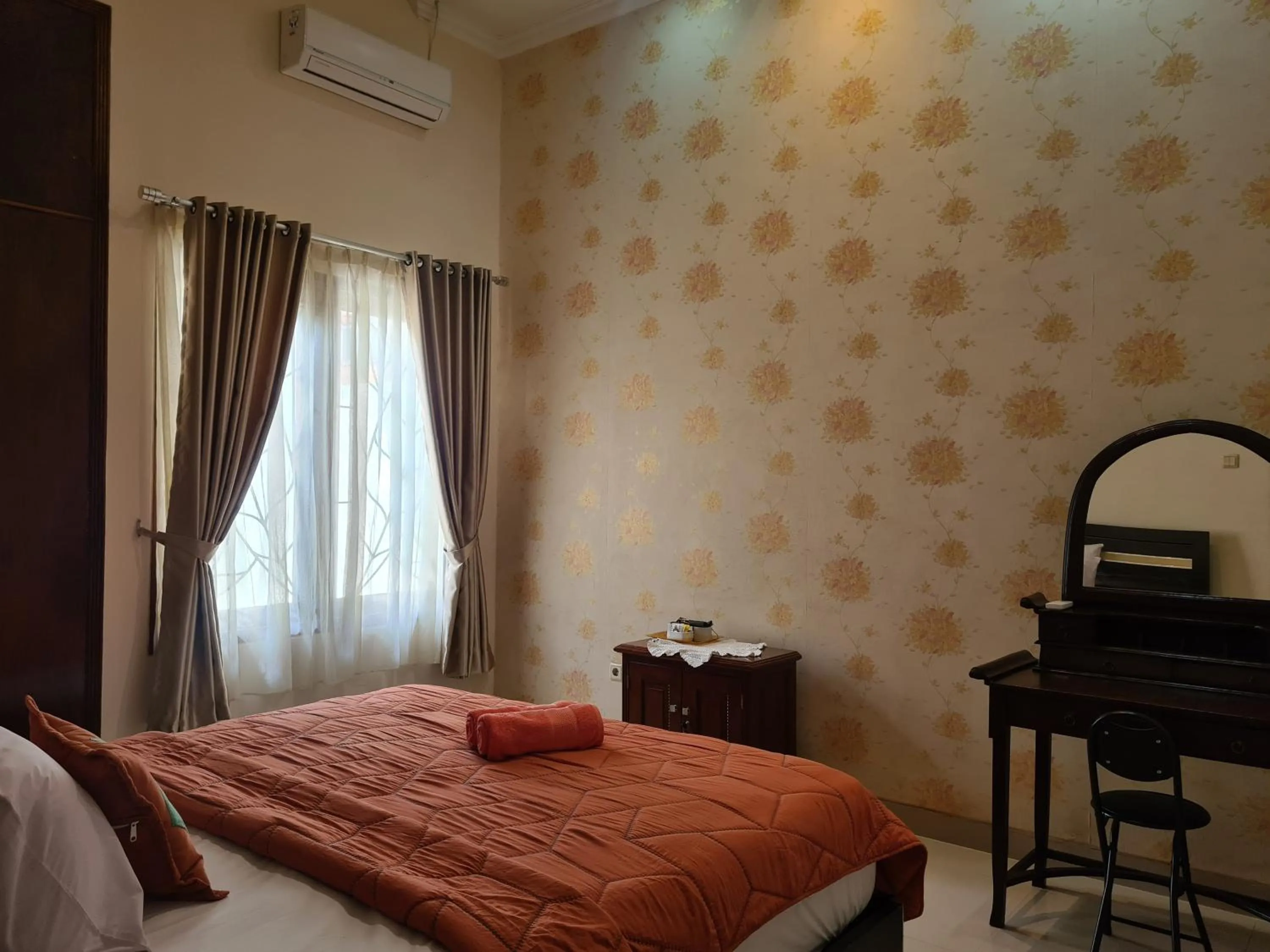 Photo of the whole room, Bed in Ndalem Suryo Saptono Guest House