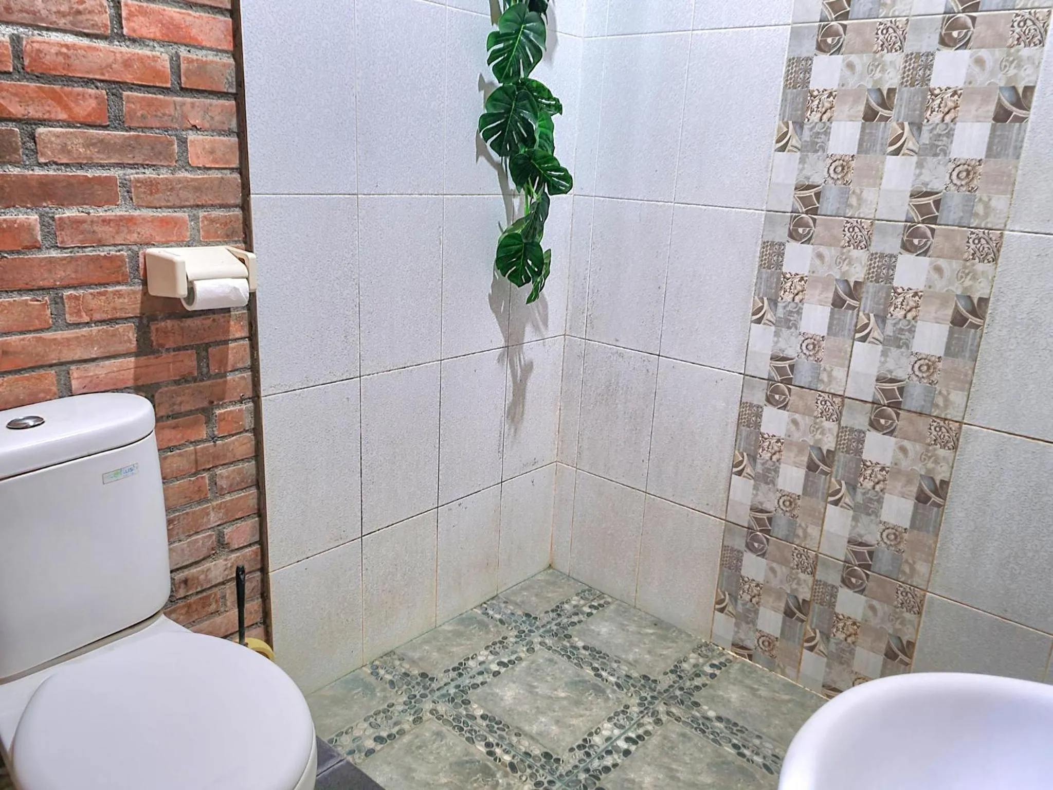 Toilet in Ndalem Suryo Saptono Guest House