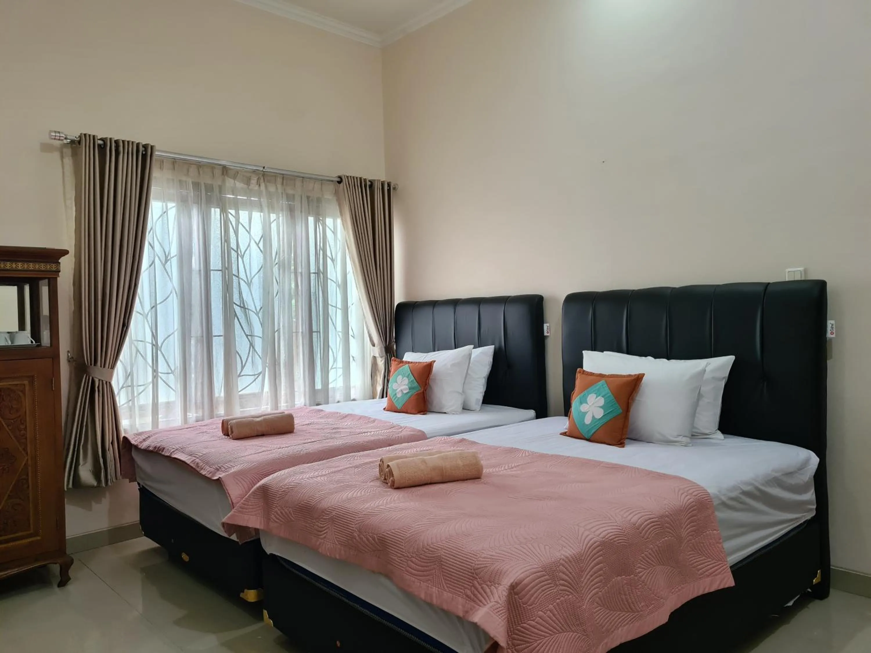 Bed in Ndalem Suryo Saptono Guest House