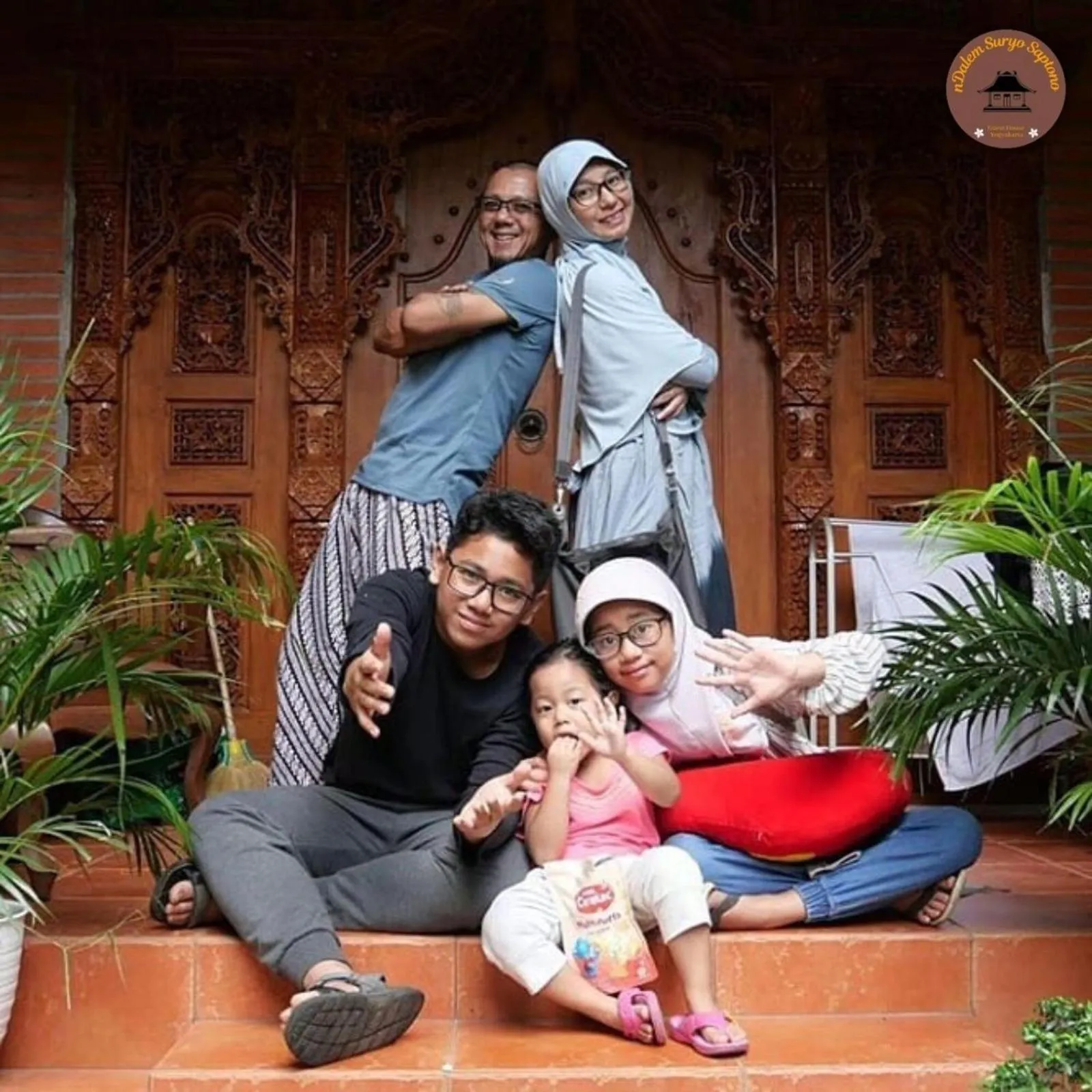 People in Ndalem Suryo Saptono Guest House