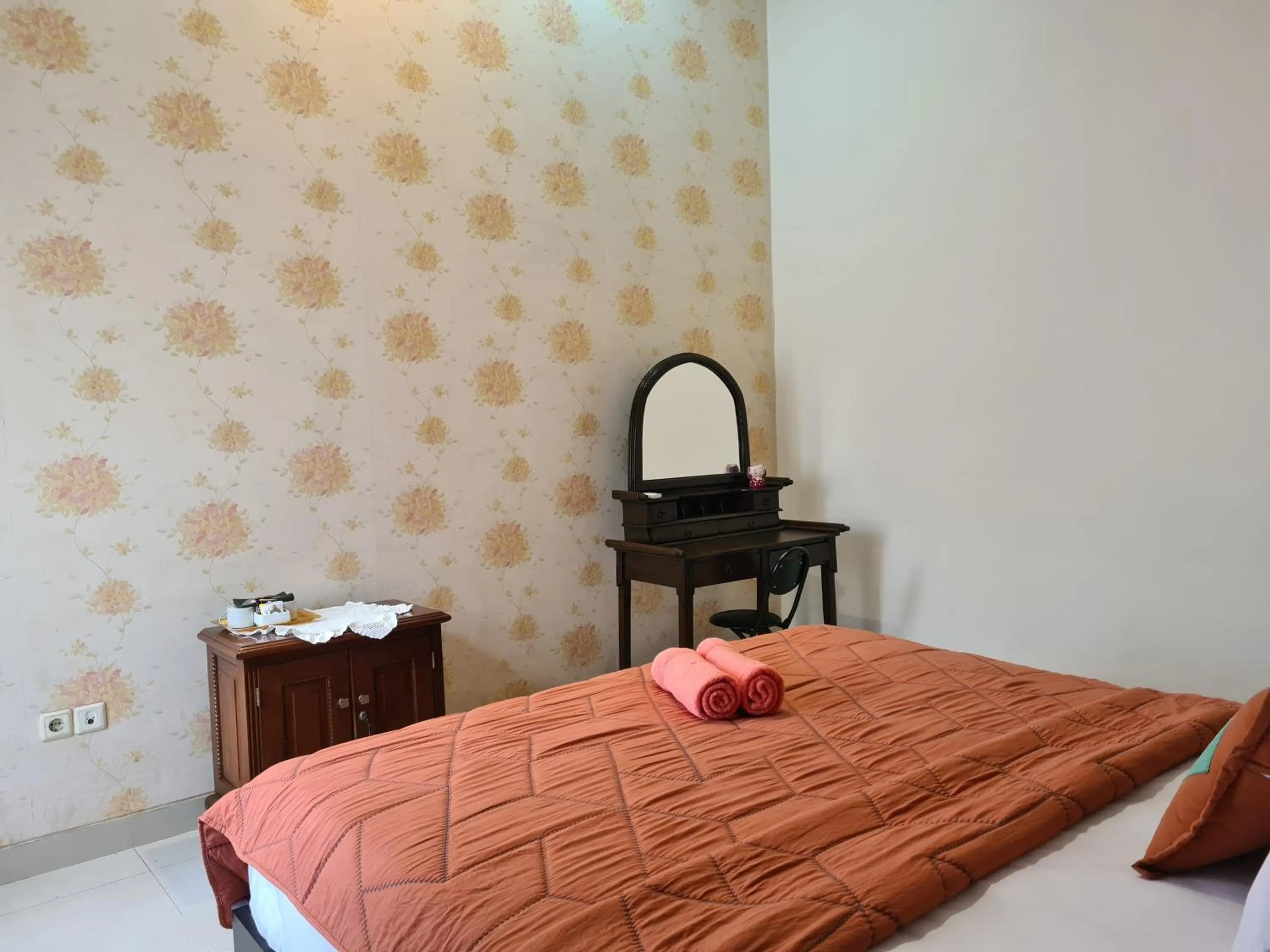 Bedroom, Bed in Ndalem Suryo Saptono Guest House