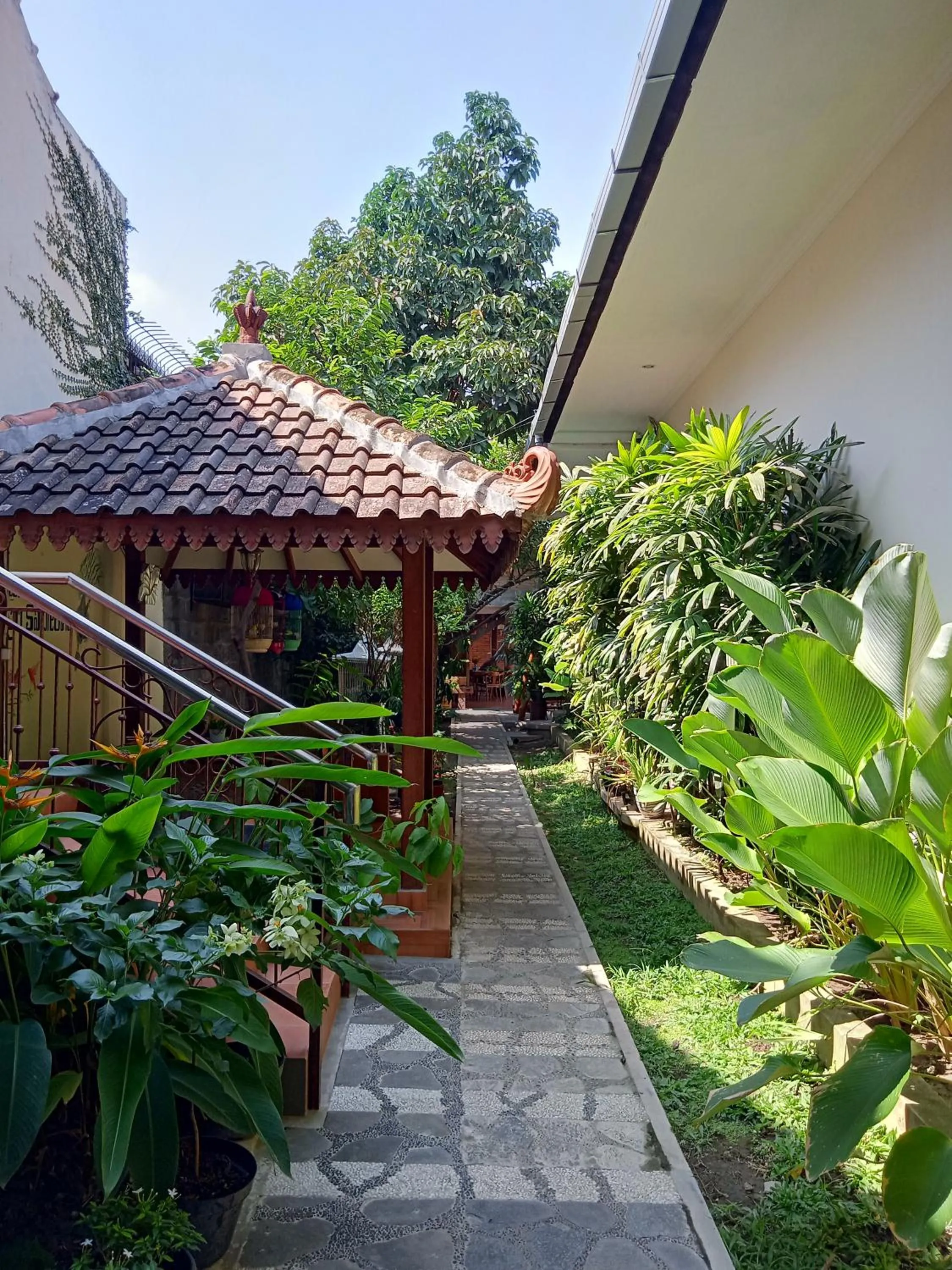 Property building in Ndalem Suryo Saptono Guest House
