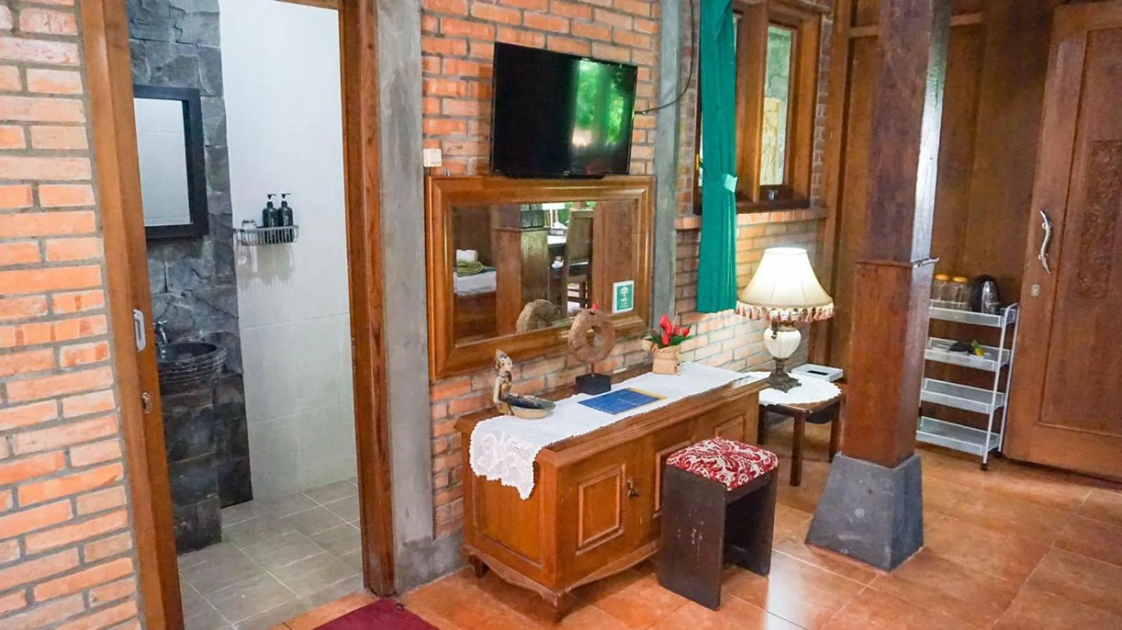 TV and multimedia, Bed in Ndalem Suryo Saptono Guest House