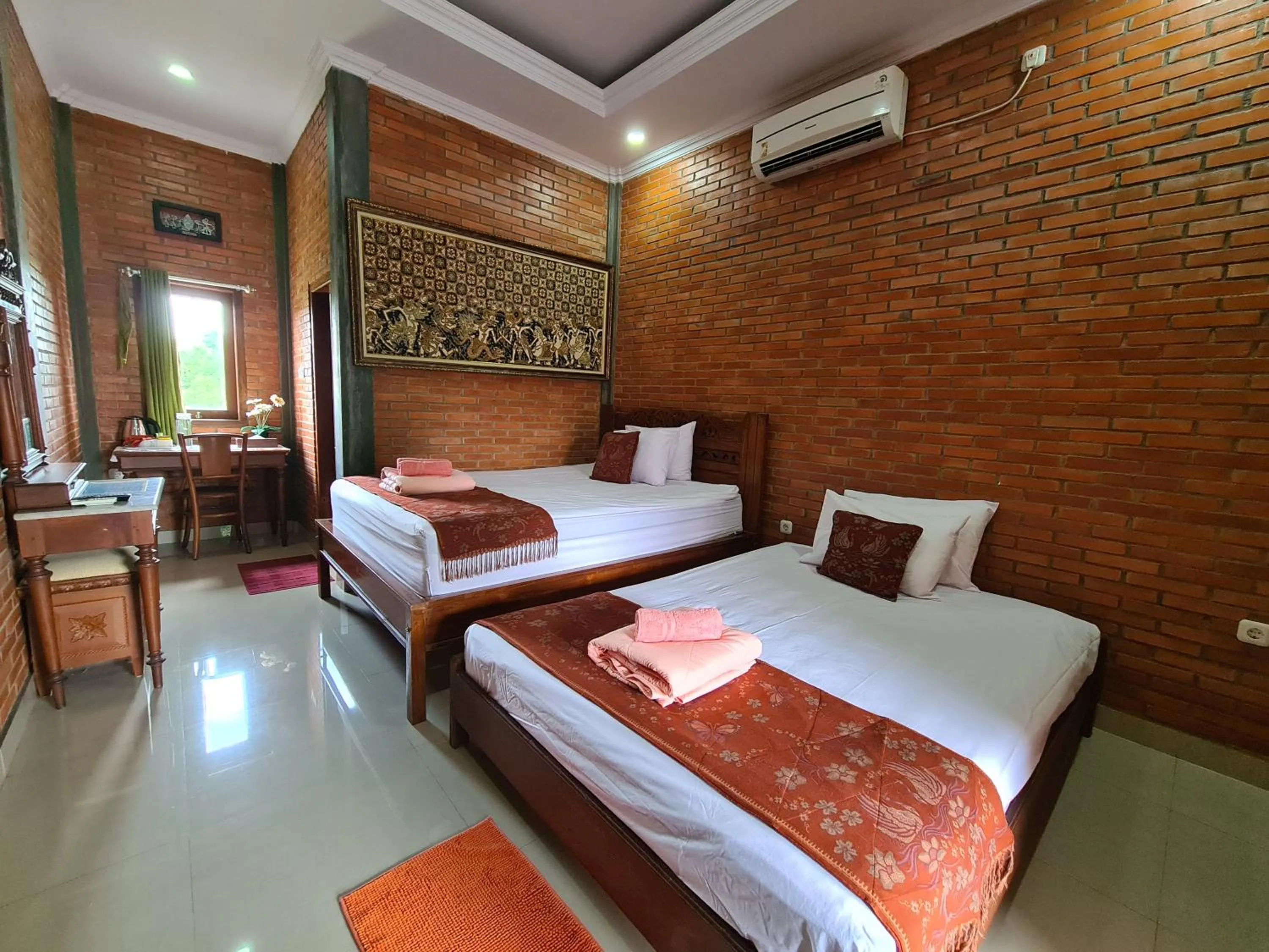 Bed in Ndalem Suryo Saptono Guest House