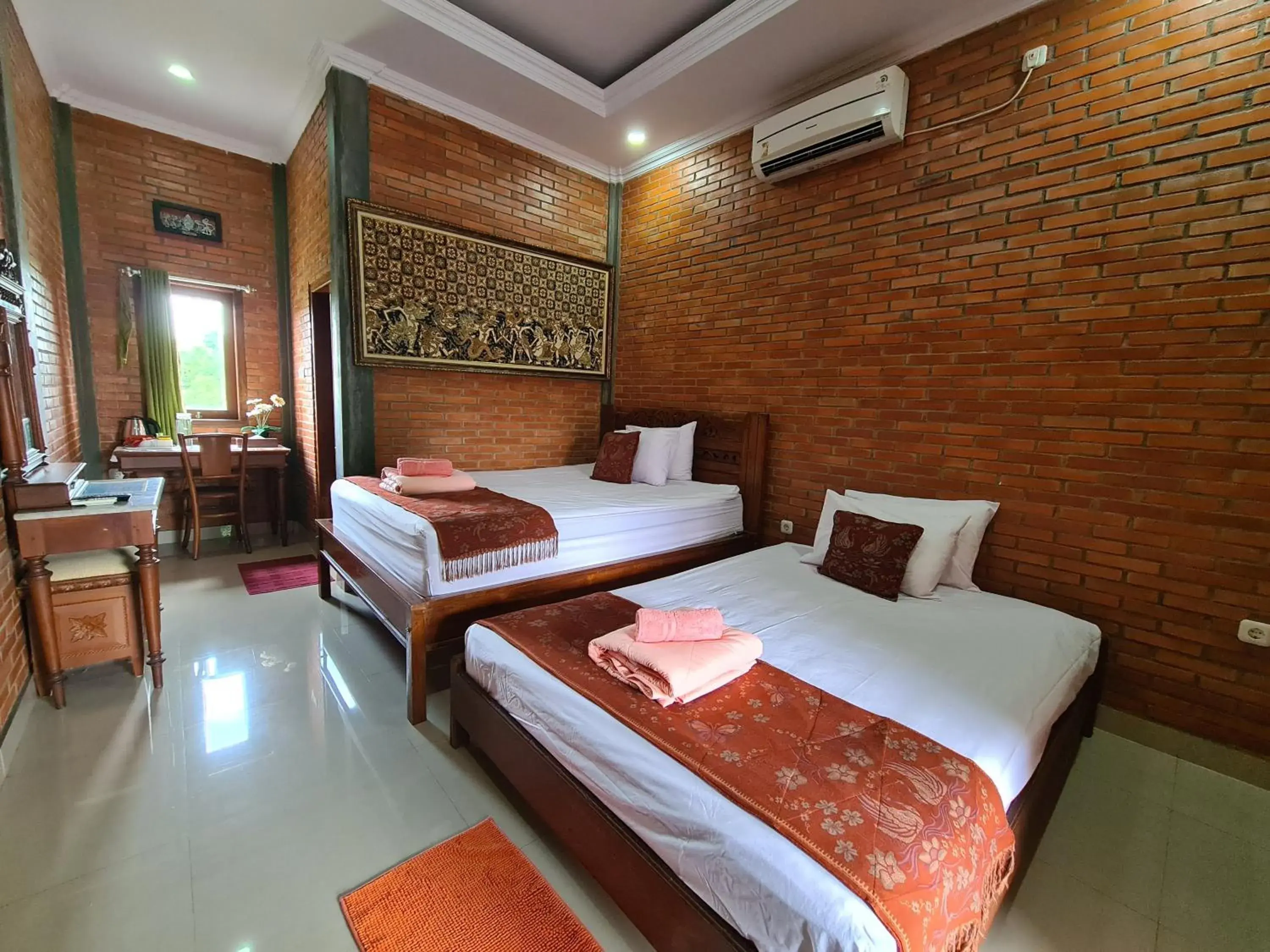 Standard Bungalow with Balcony in Ndalem Suryo Saptono Guest House Standard Bungalow with Balcony in Ndalem Suryo Saptono Guest House