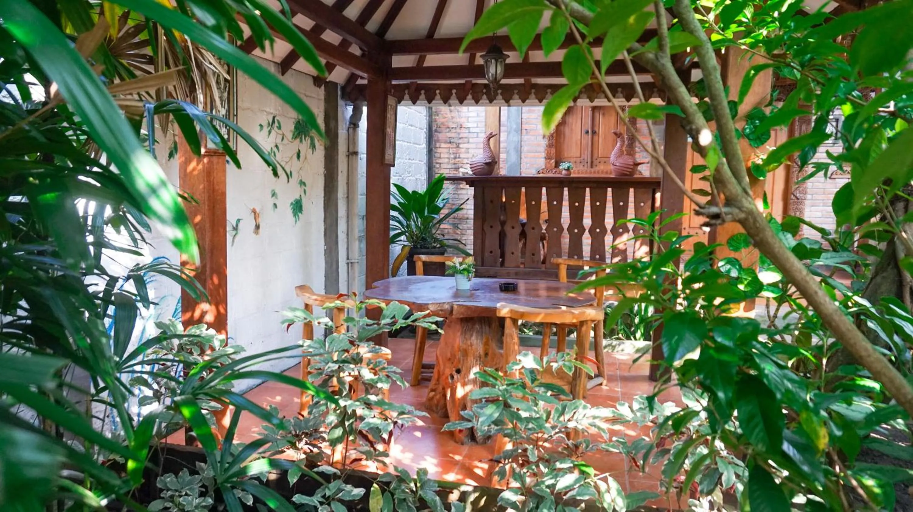 Dining area in Ndalem Suryo Saptono Guest House
