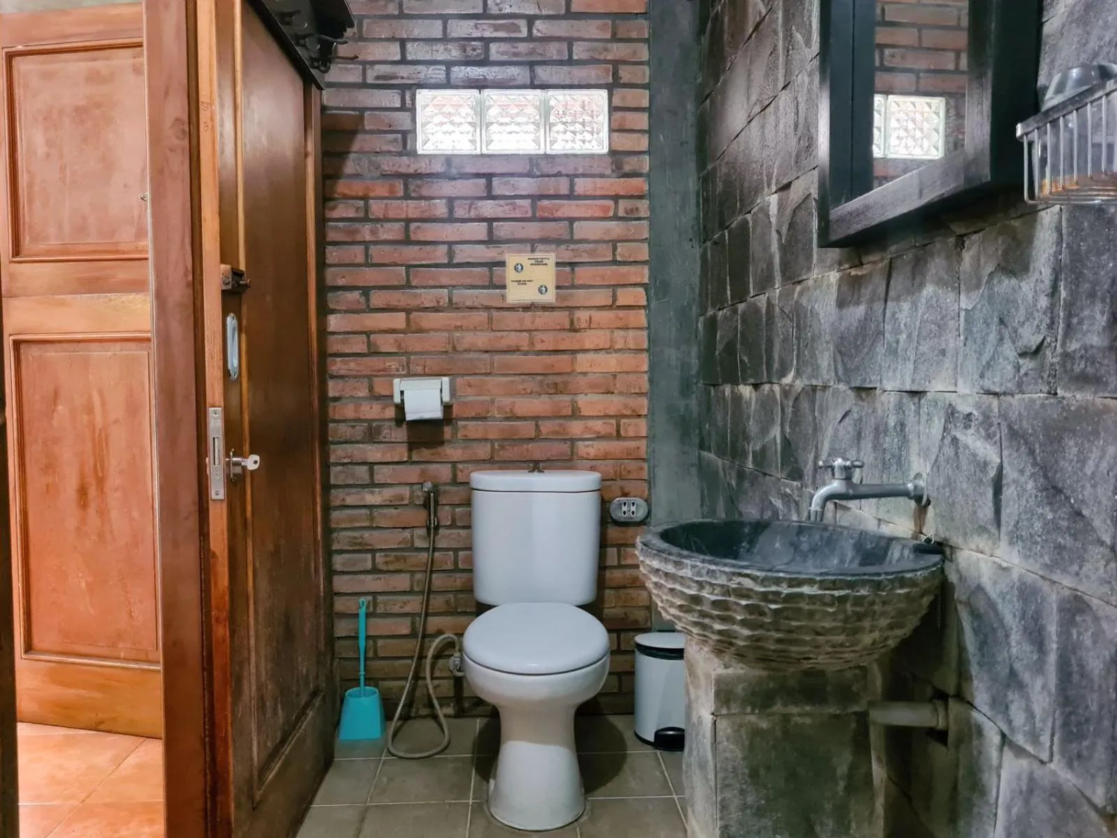 Bathroom in Ndalem Suryo Saptono Guest House