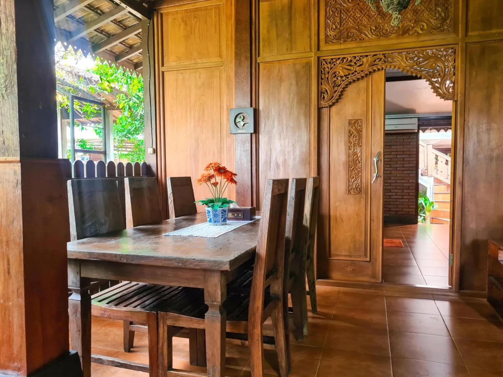 Dining area in Ndalem Suryo Saptono Guest House