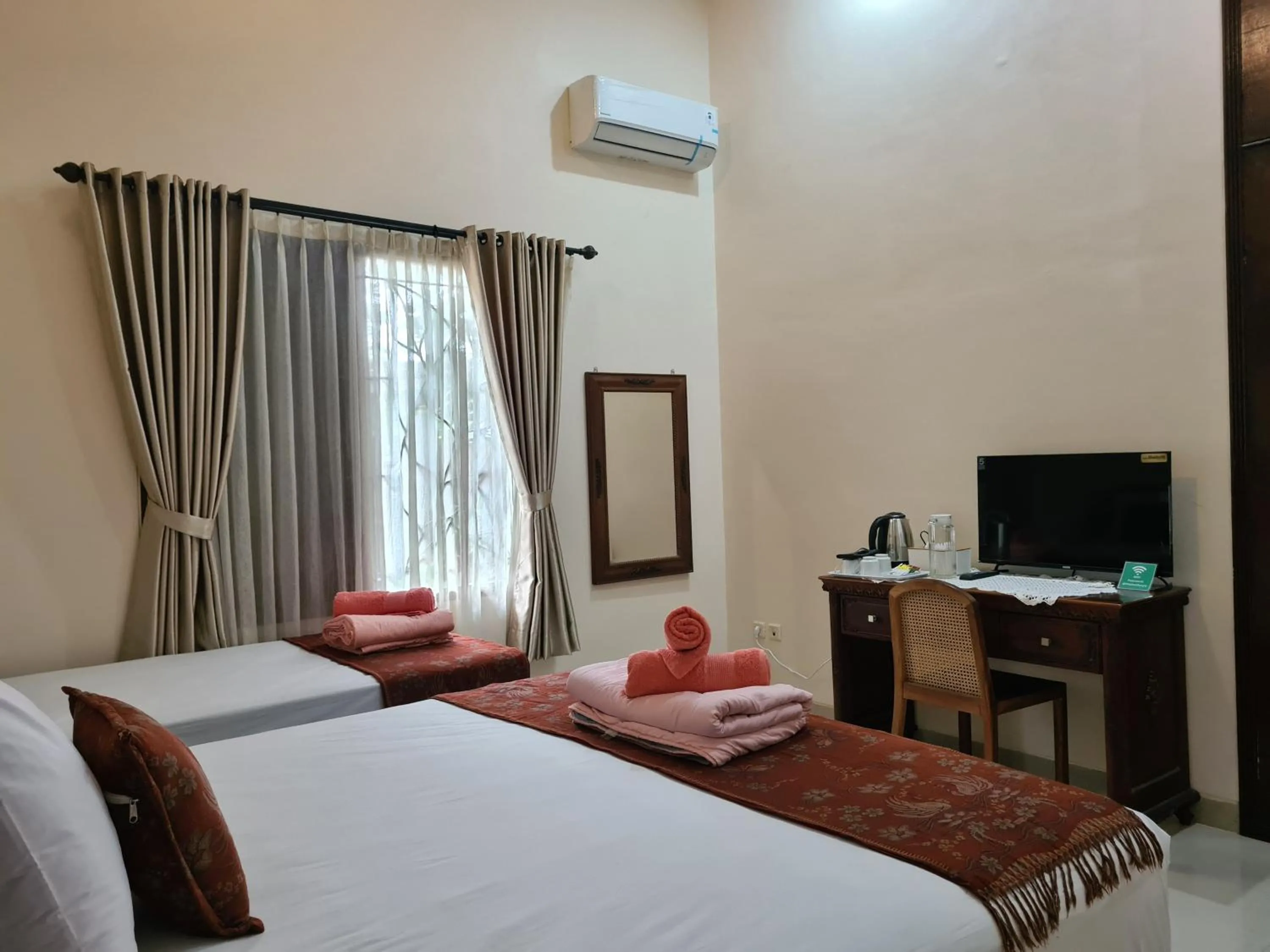 TV and multimedia, Bed in Ndalem Suryo Saptono Guest House