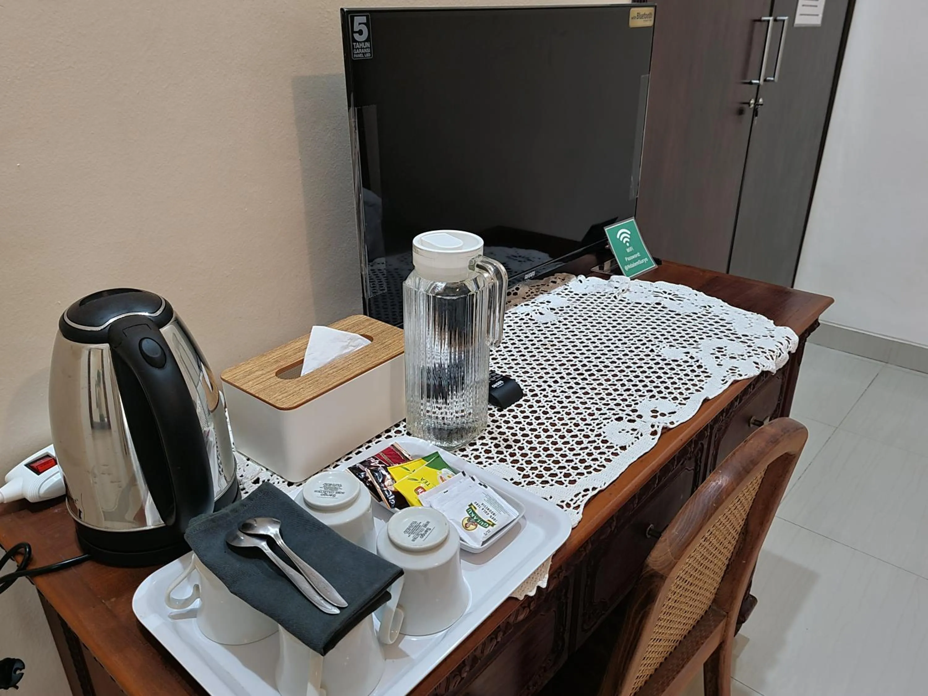 Coffee/tea facilities in Ndalem Suryo Saptono Guest House