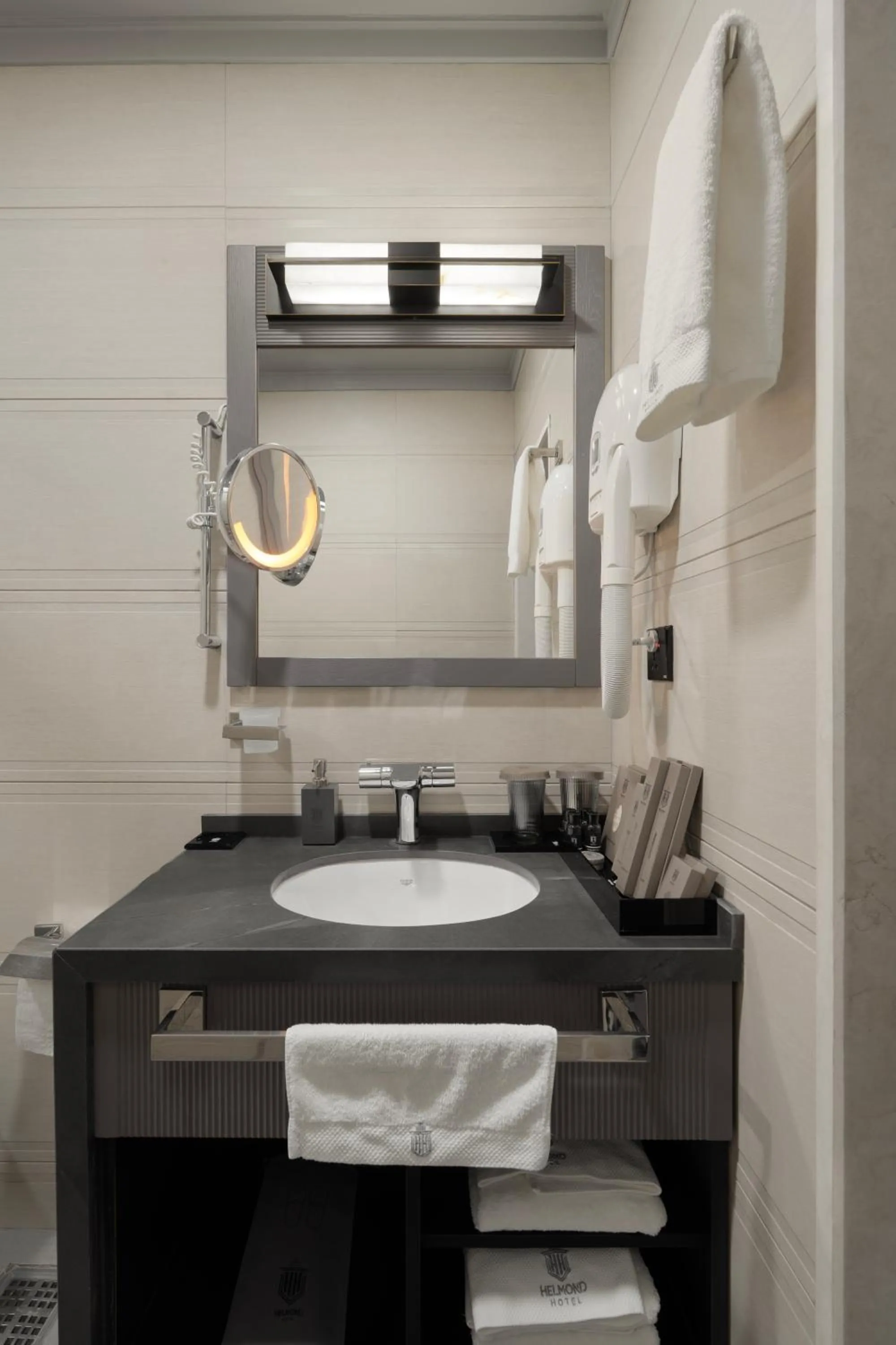 Bathroom in Helmond Hotel