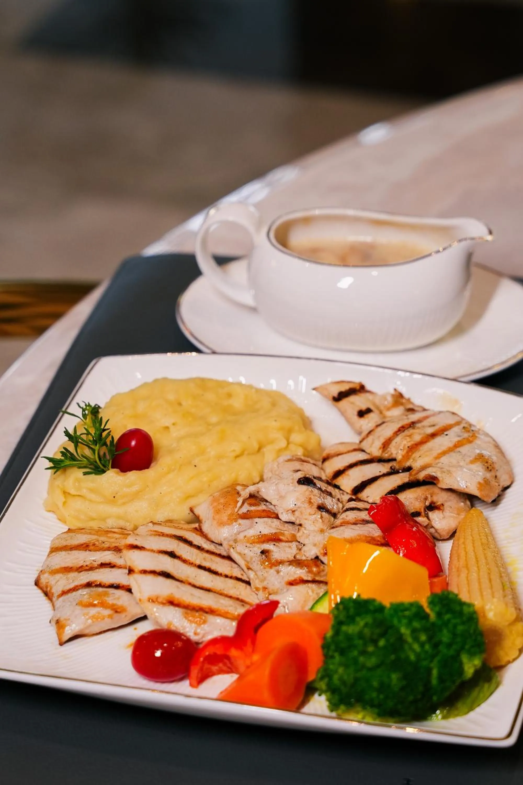 Restaurant/places to eat in Helmond Hotel