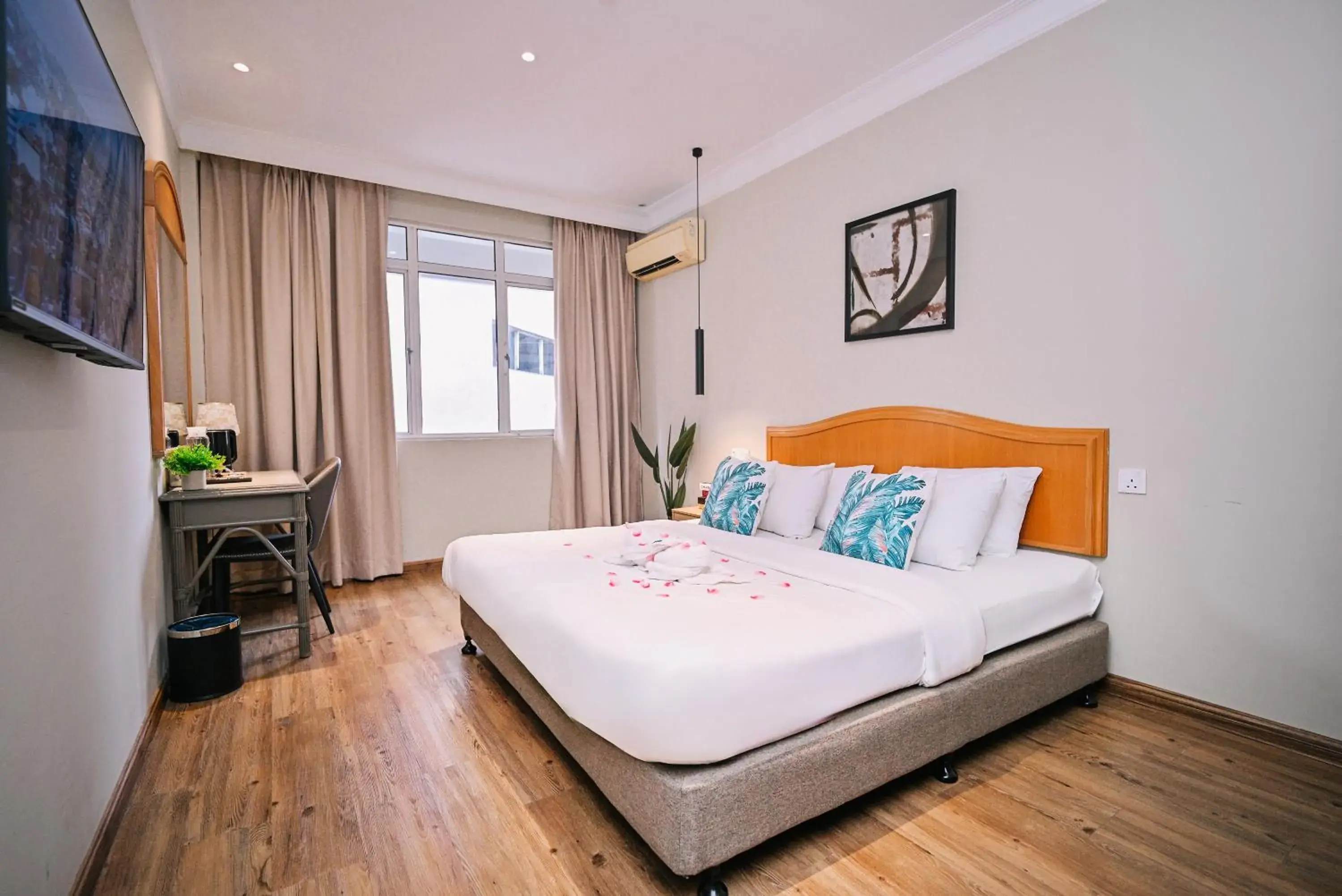 Deluxe King Room in Kingston Hotel 11 - PWTC, KL Deluxe King Room in Kingston Hotel 11 - PWTC, KL