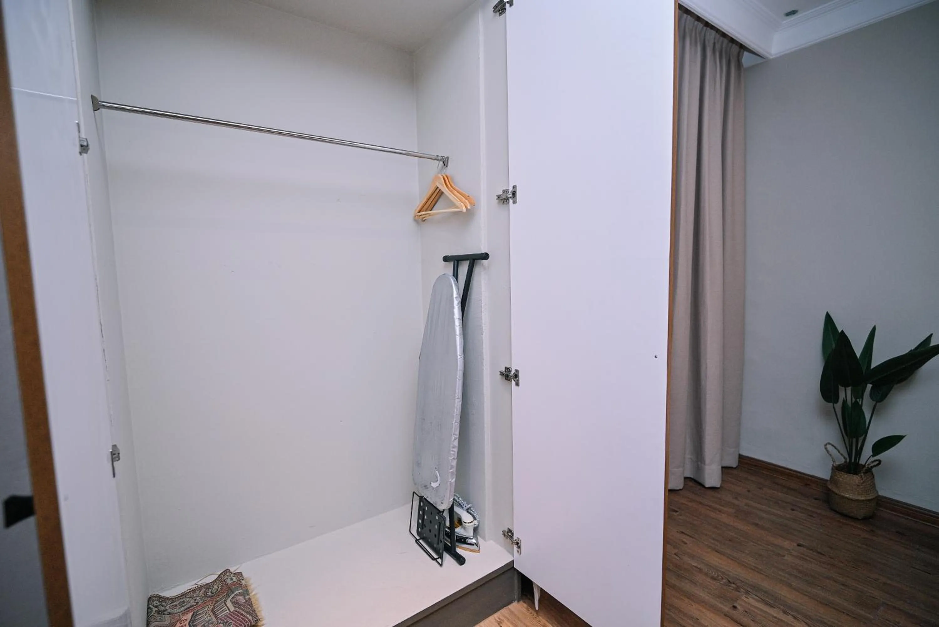 wardrobe in Kingston Hotel 11 - PWTC, KL