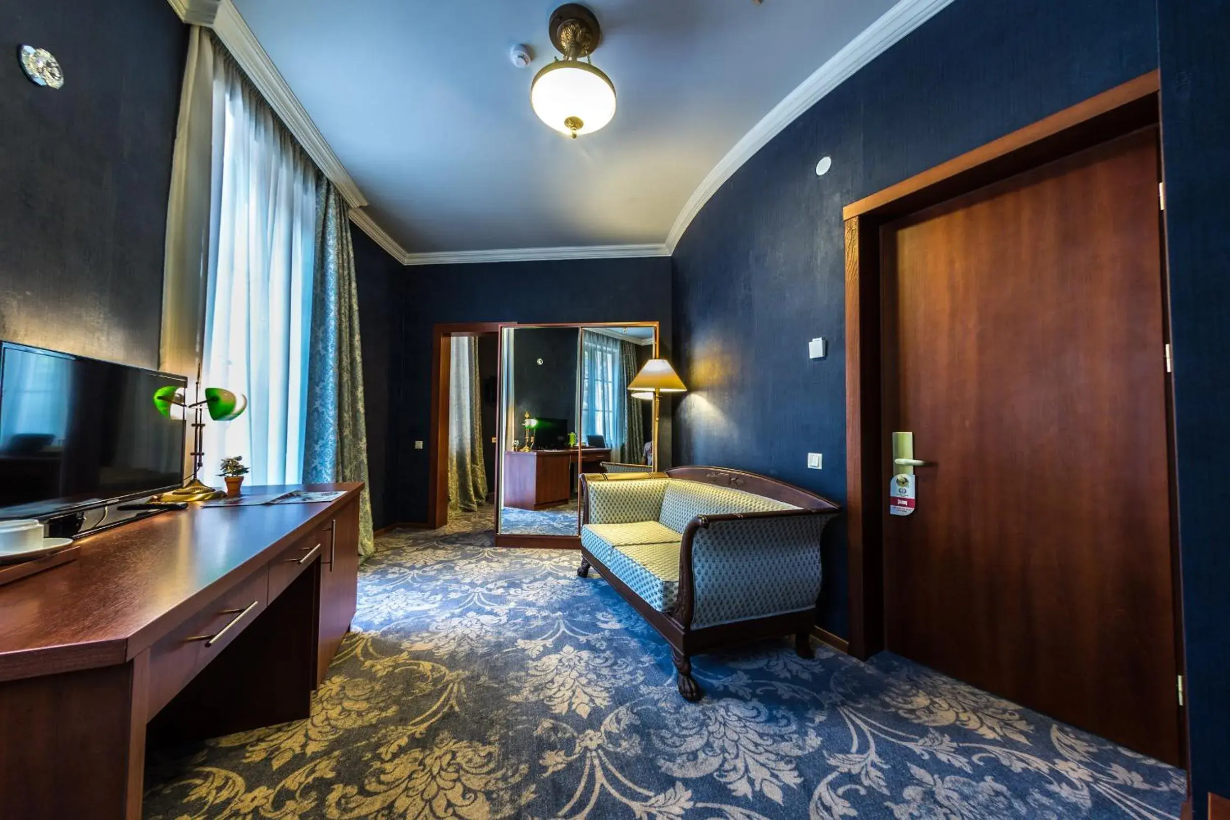 Bedroom, Bed in Hotel Astoria Tbilisi Bedroom, Bed in Hotel Astoria Tbilisi