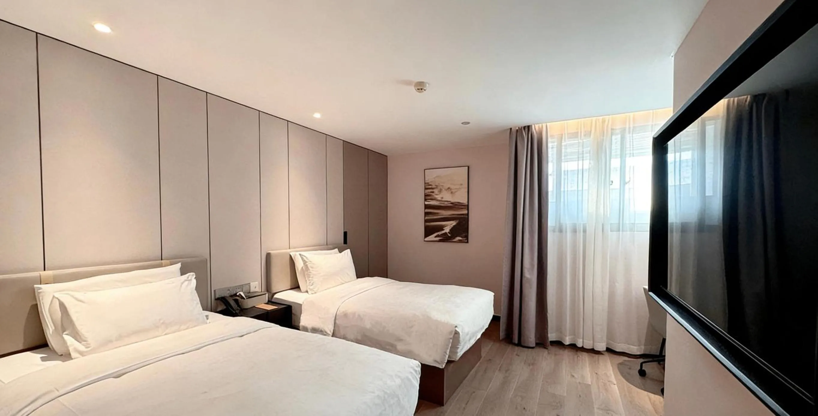 Bed in Atour X Hotel Hangzhou West Lake Hubin Yan'an Road