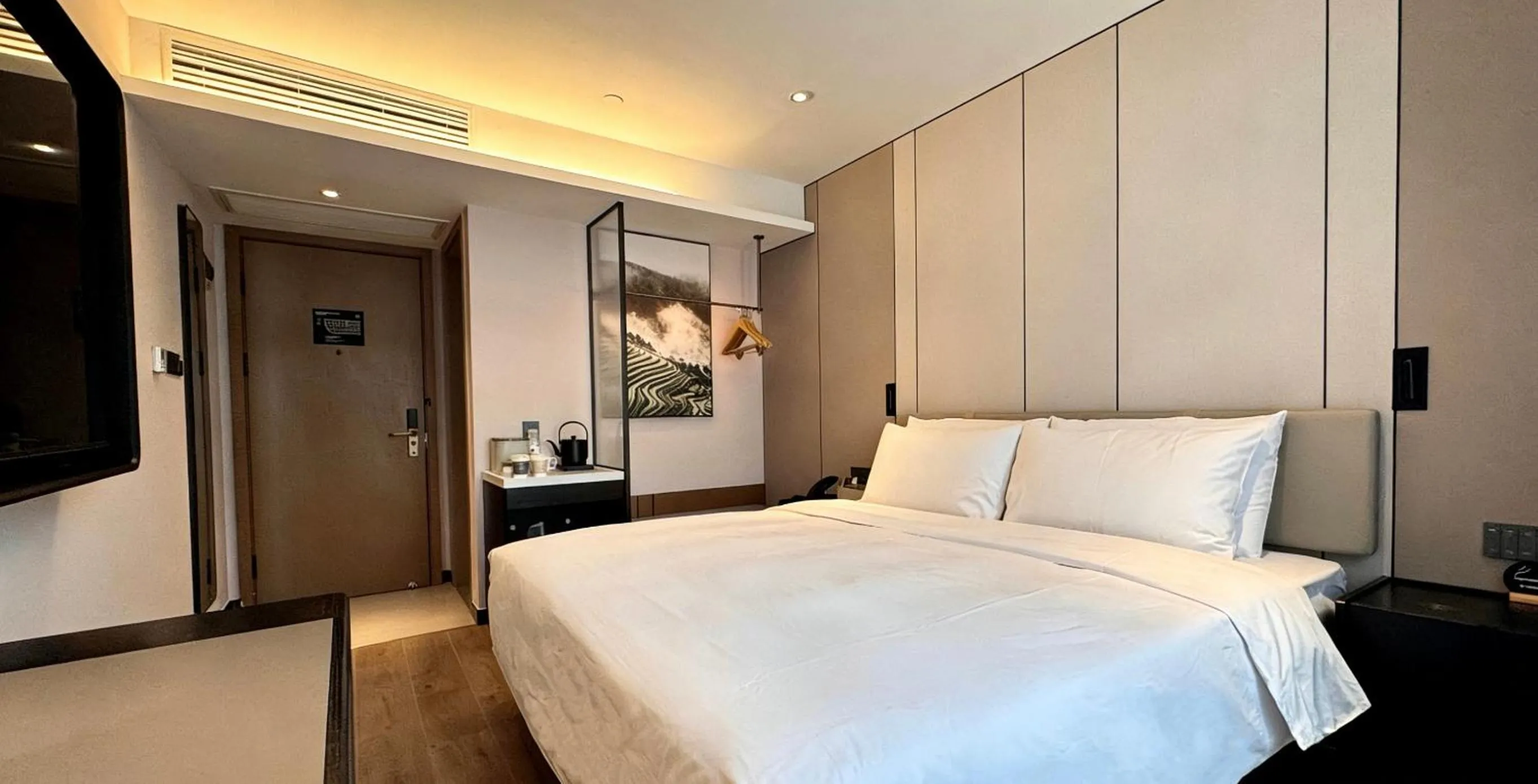 Bed in Atour X Hotel Hangzhou West Lake Hubin Yan'an Road