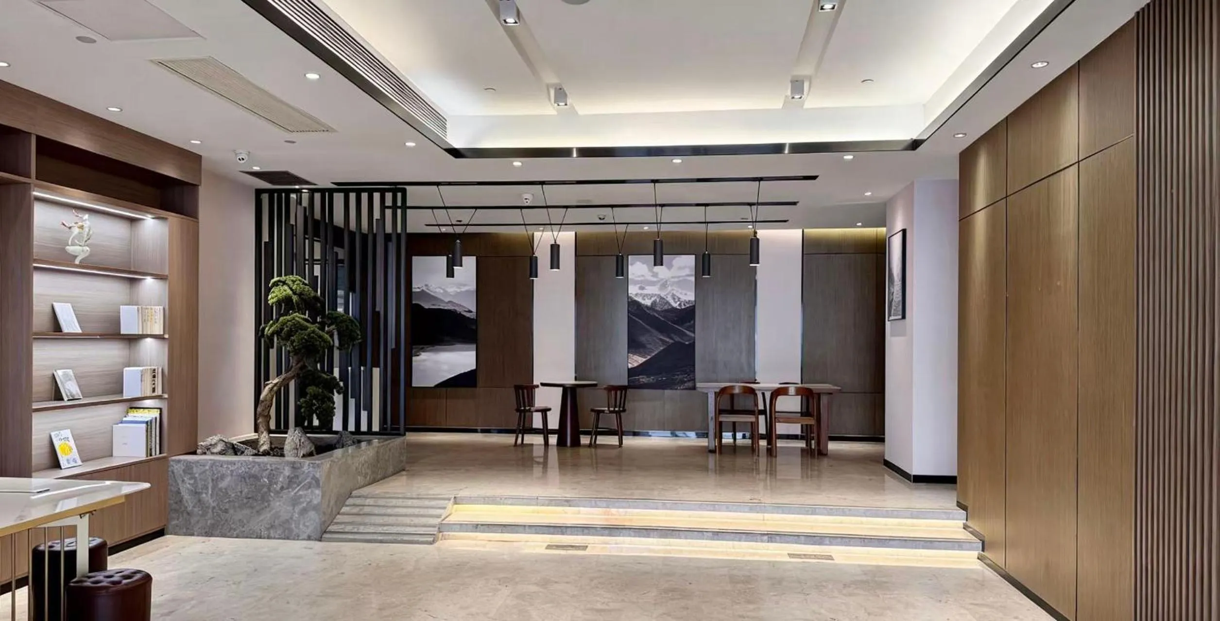 Property building in Atour X Hotel Hangzhou West Lake Hubin Yan'an Road