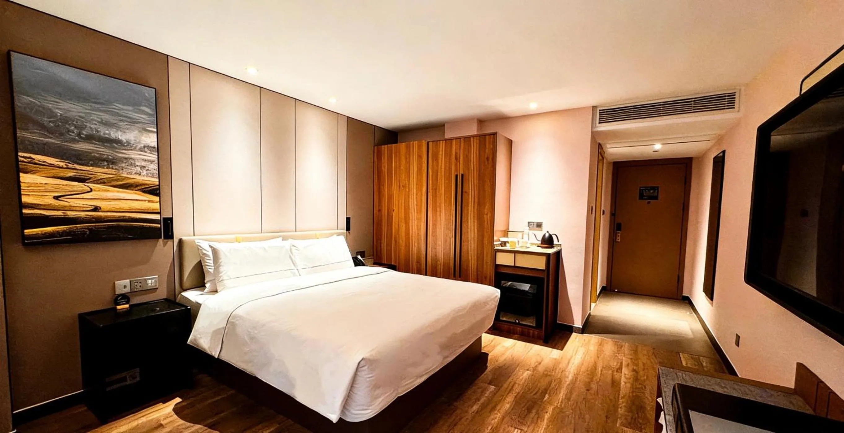 Bed in Atour X Hotel Hangzhou West Lake Hubin Yan'an Road