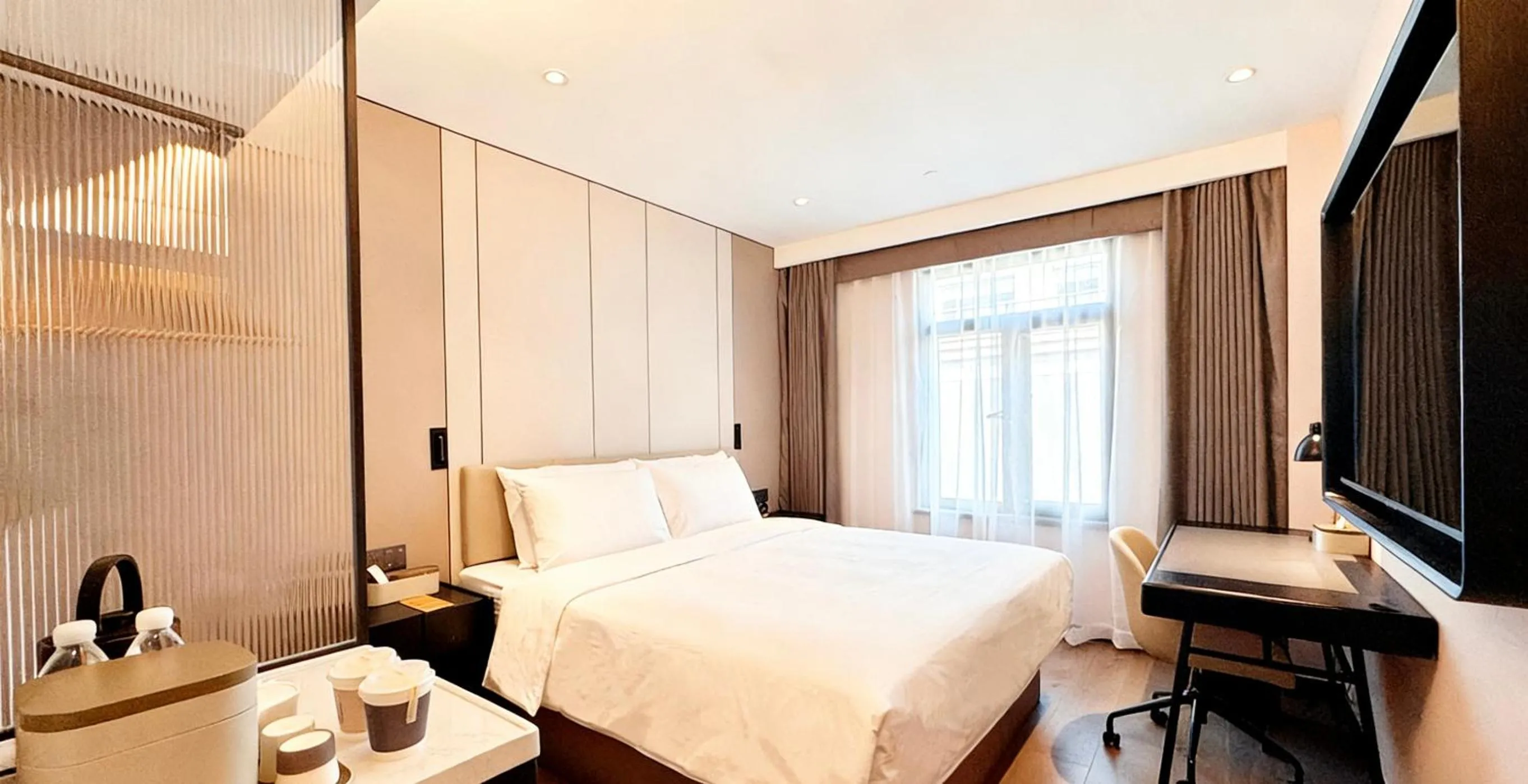 Bed in Atour X Hotel Hangzhou West Lake Hubin Yan'an Road