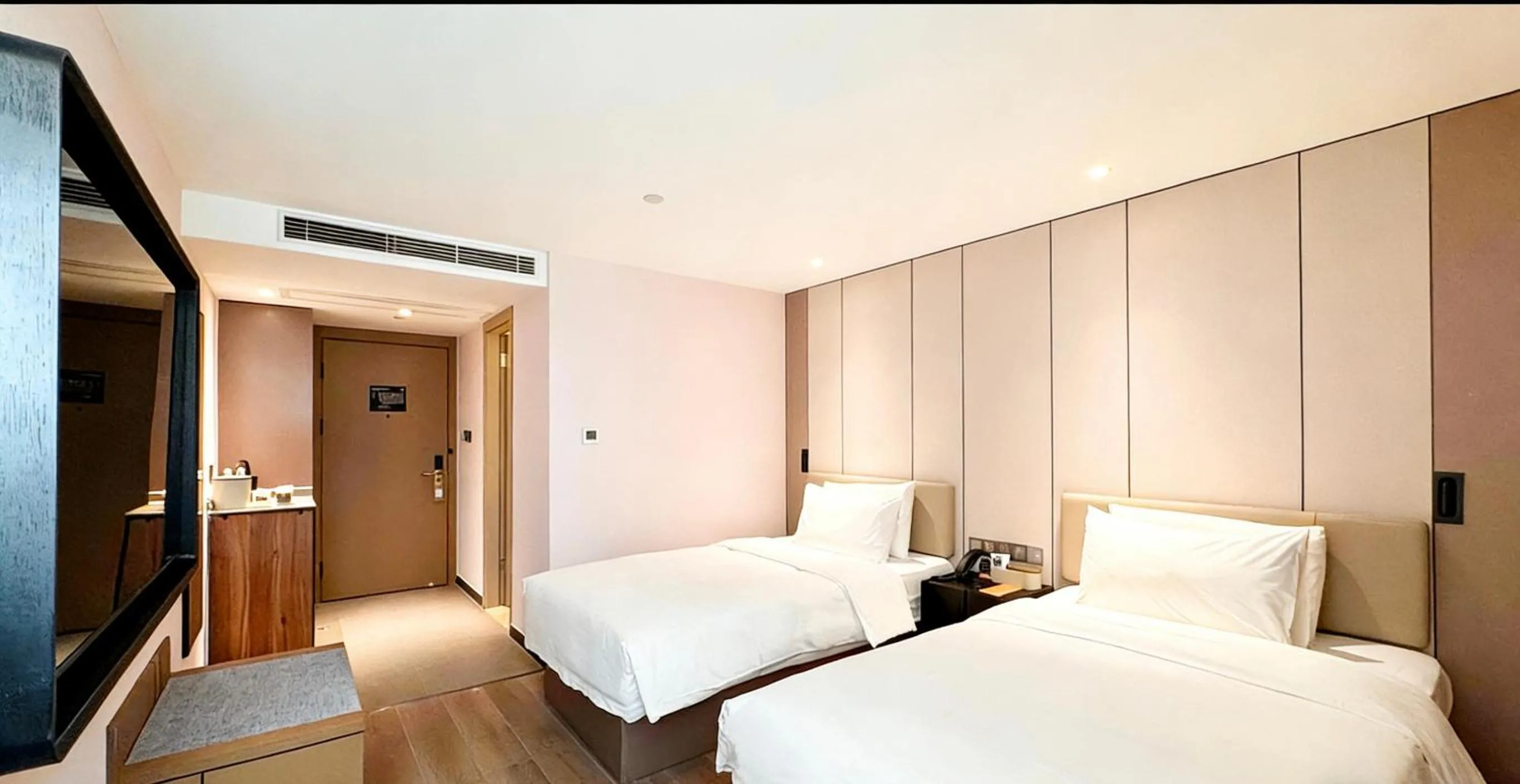 Bed in Atour X Hotel Hangzhou West Lake Hubin Yan'an Road