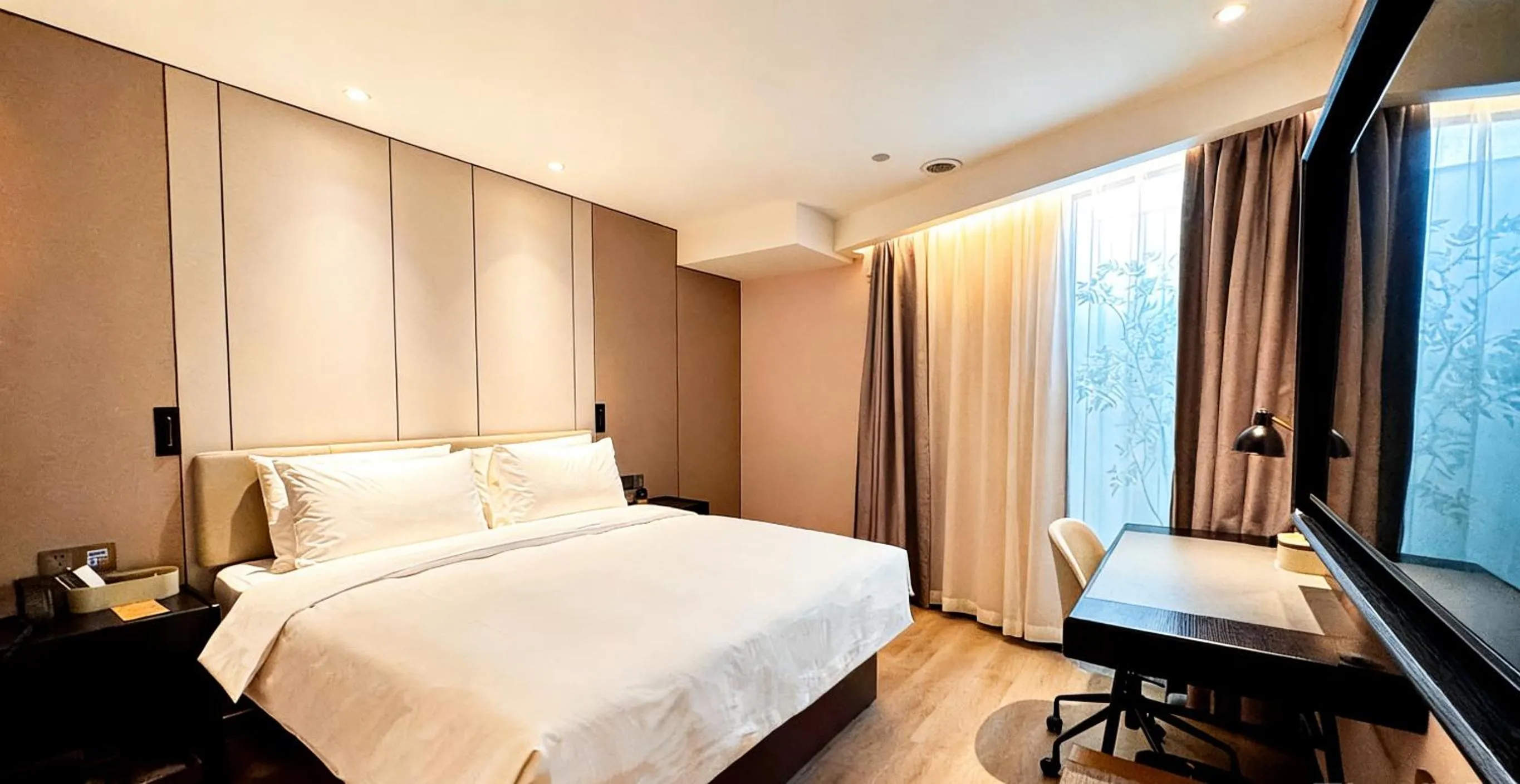 Bed in Atour X Hotel Hangzhou West Lake Hubin Yan'an Road