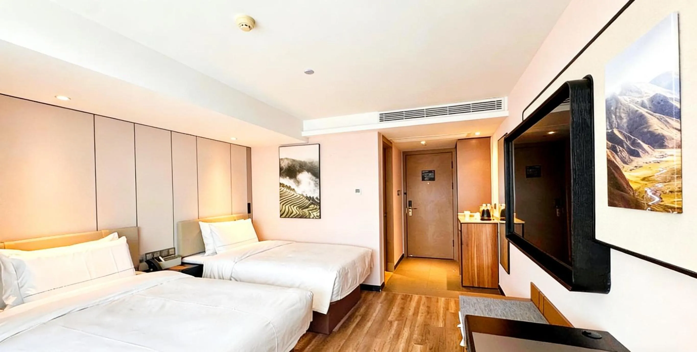 Bed in Atour X Hotel Hangzhou West Lake Hubin Yan'an Road