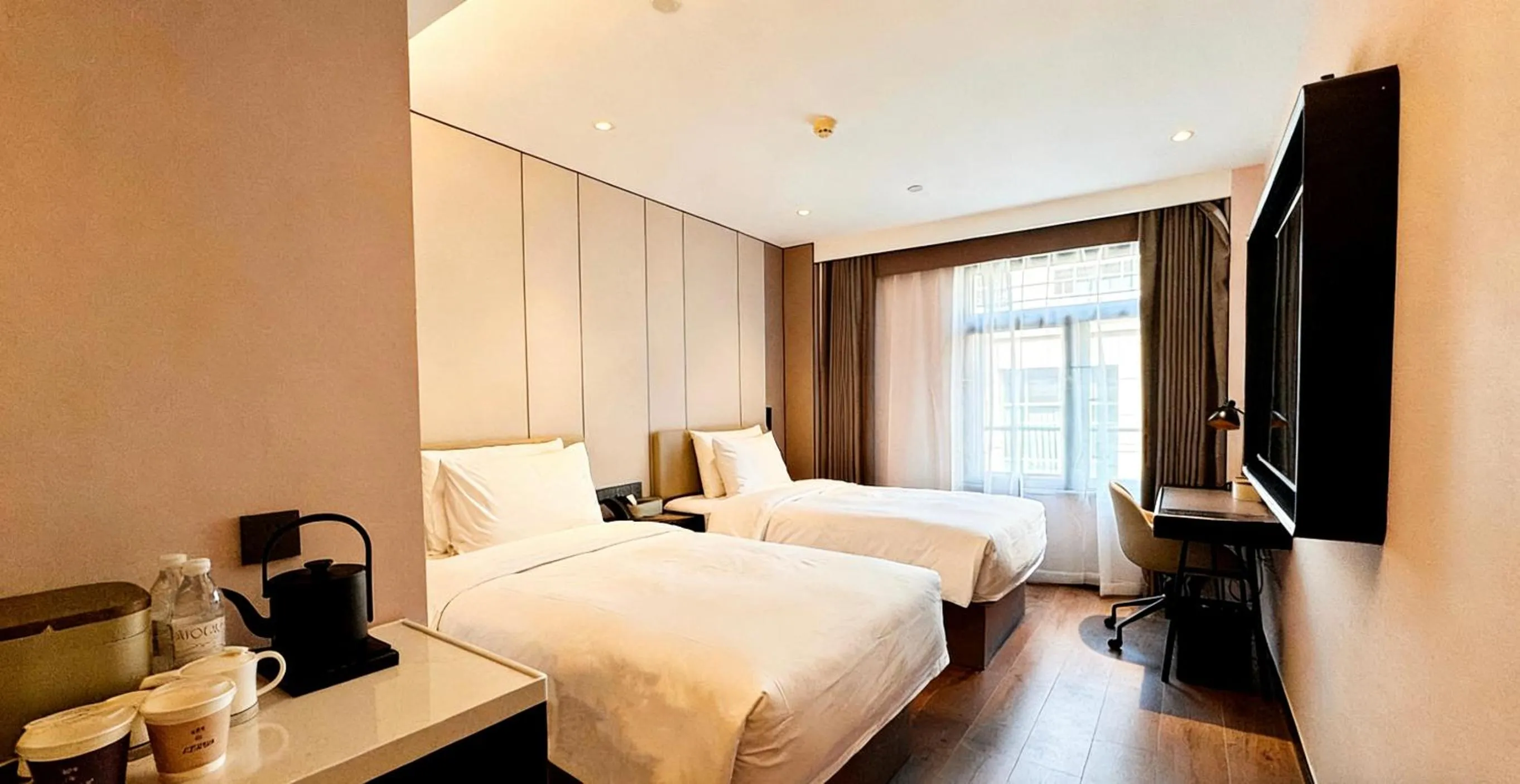 Bed in Atour X Hotel Hangzhou West Lake Hubin Yan'an Road